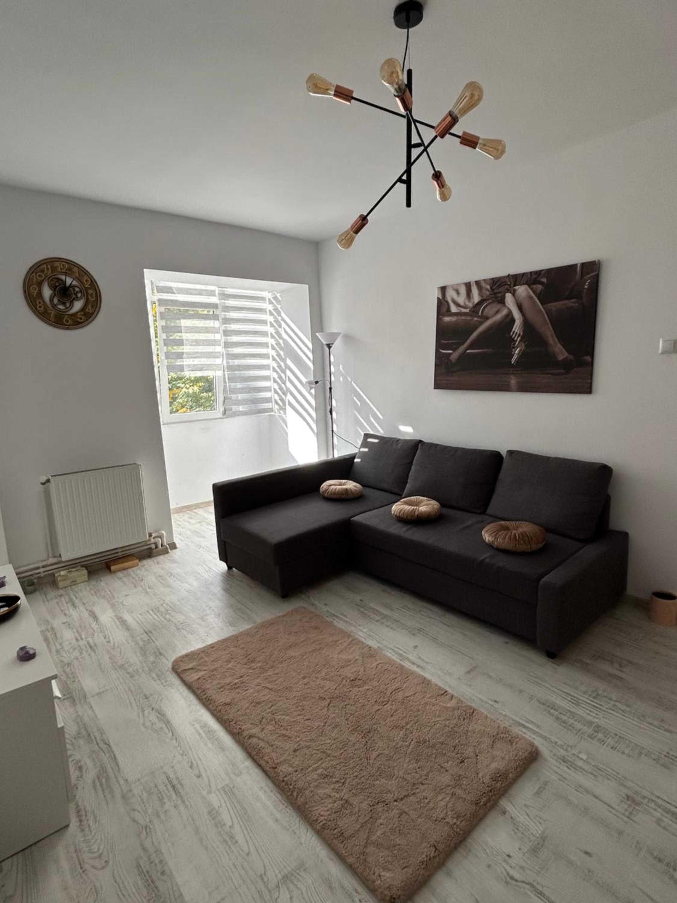 One-Bedroom Apartment photo 1