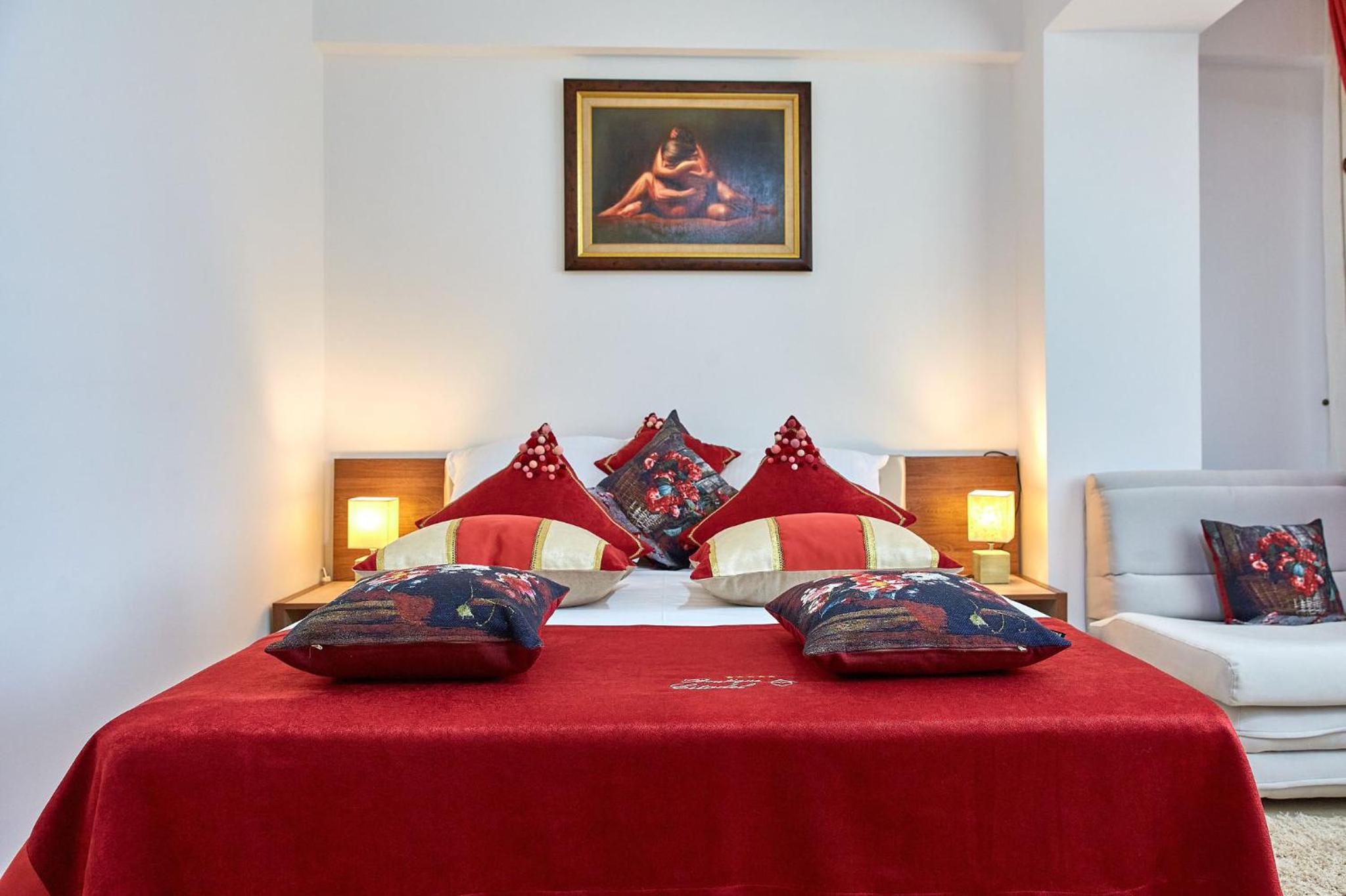 One-Bedroom Apartment with Balcony and Sea View photo 3
