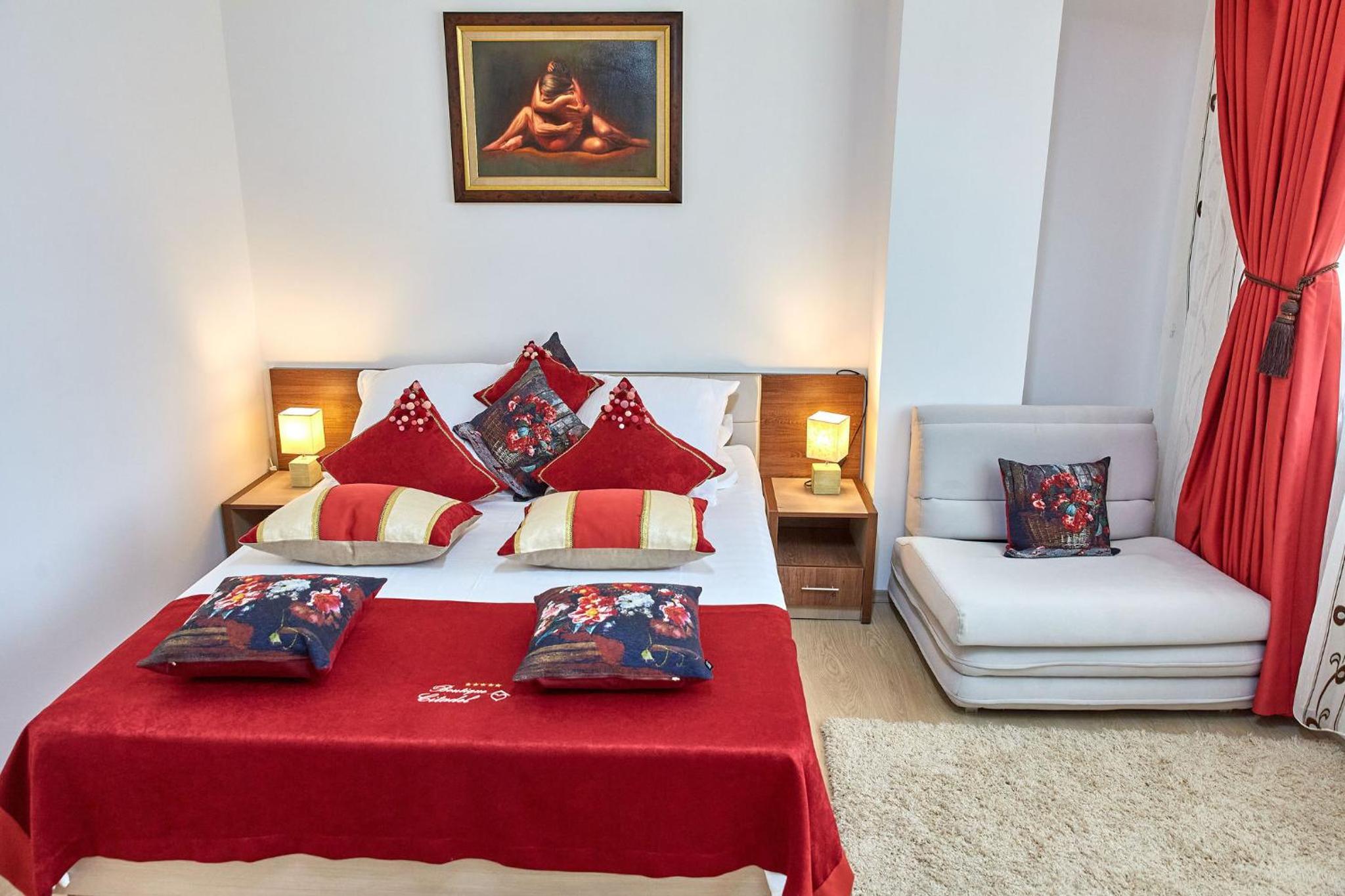 One-Bedroom Apartment with Balcony and Sea View photo 2