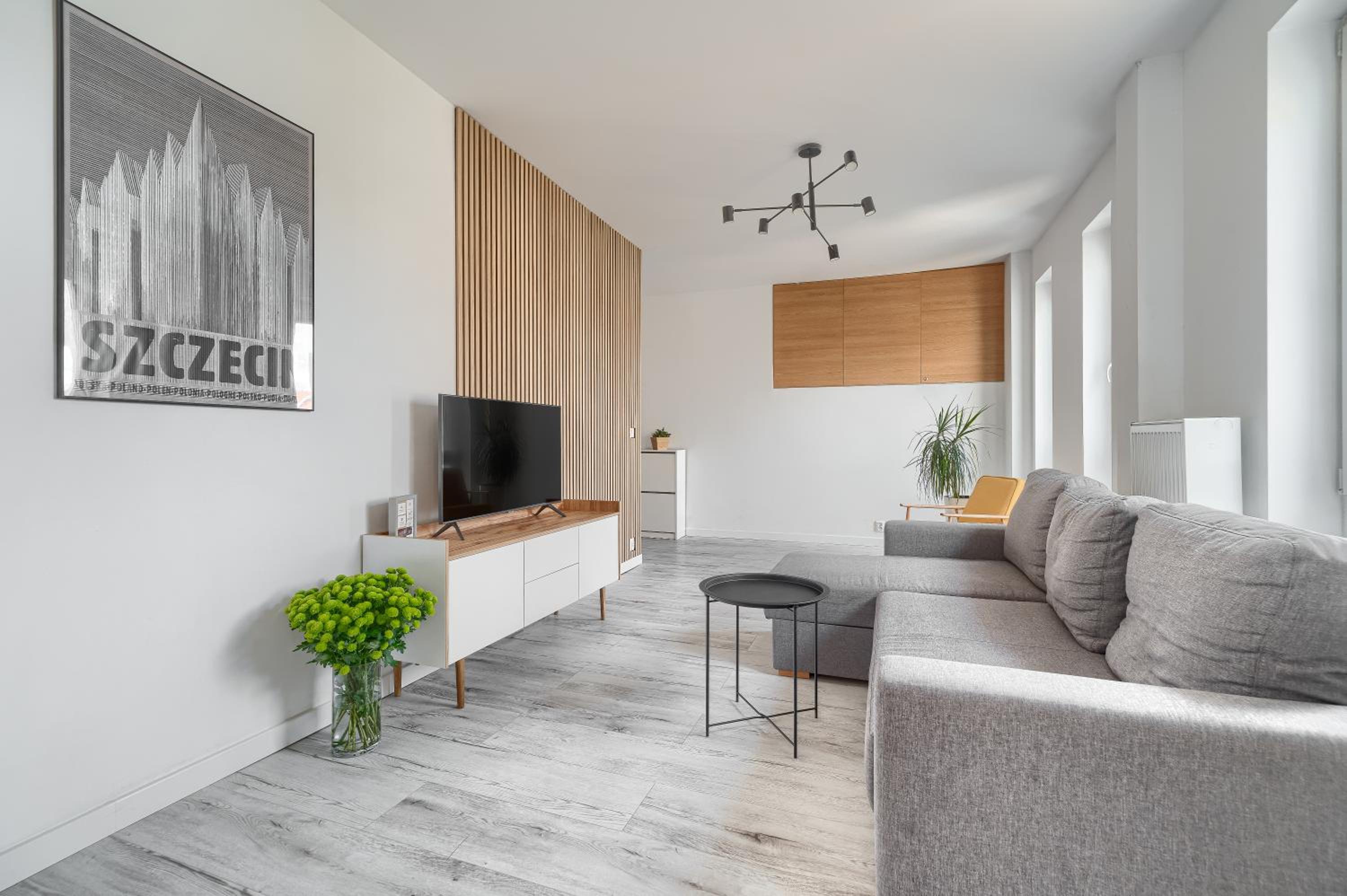 Two-Bedroom Apartment with Balcony - Photo 26