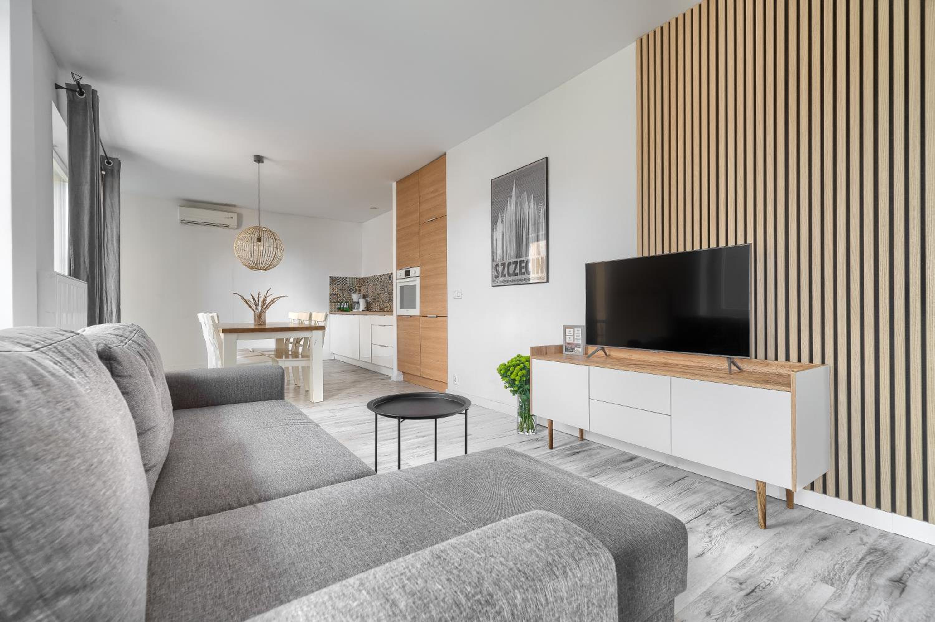 Two-Bedroom Apartment with Balcony - Photo 19