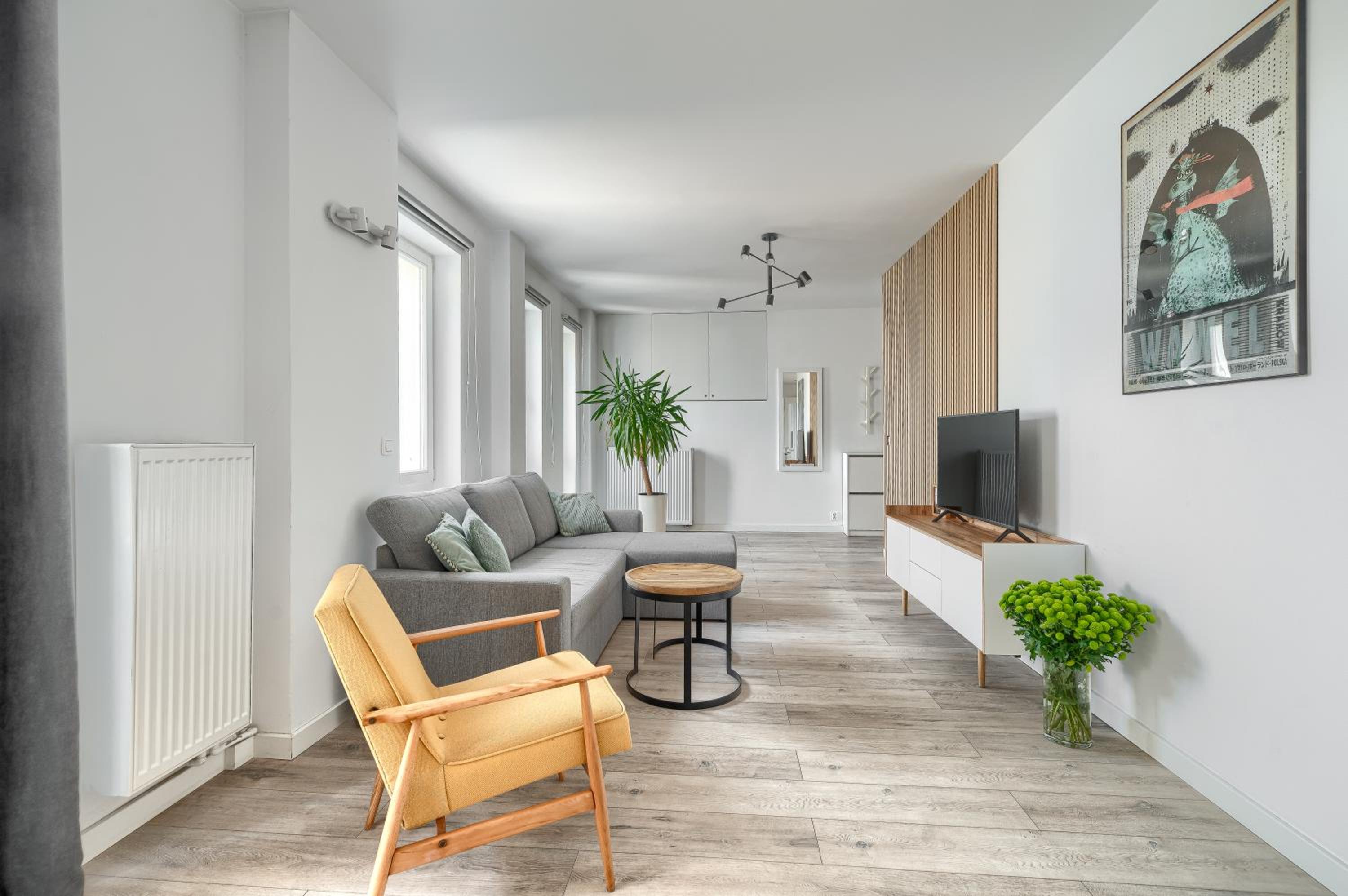 Two-Bedroom Apartment with Balcony - Photo 7