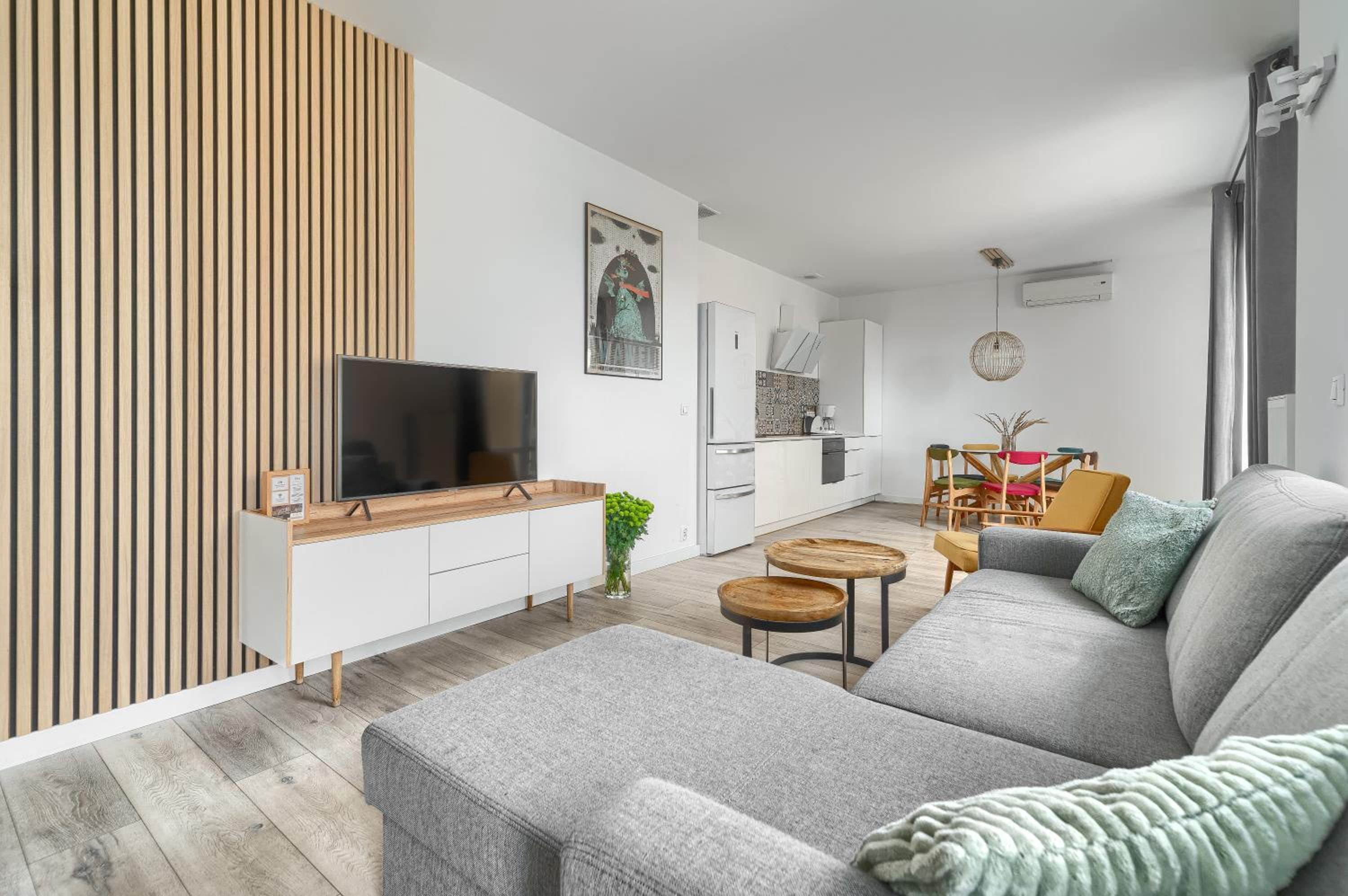 Two-Bedroom Apartment with Balcony - Photo 5