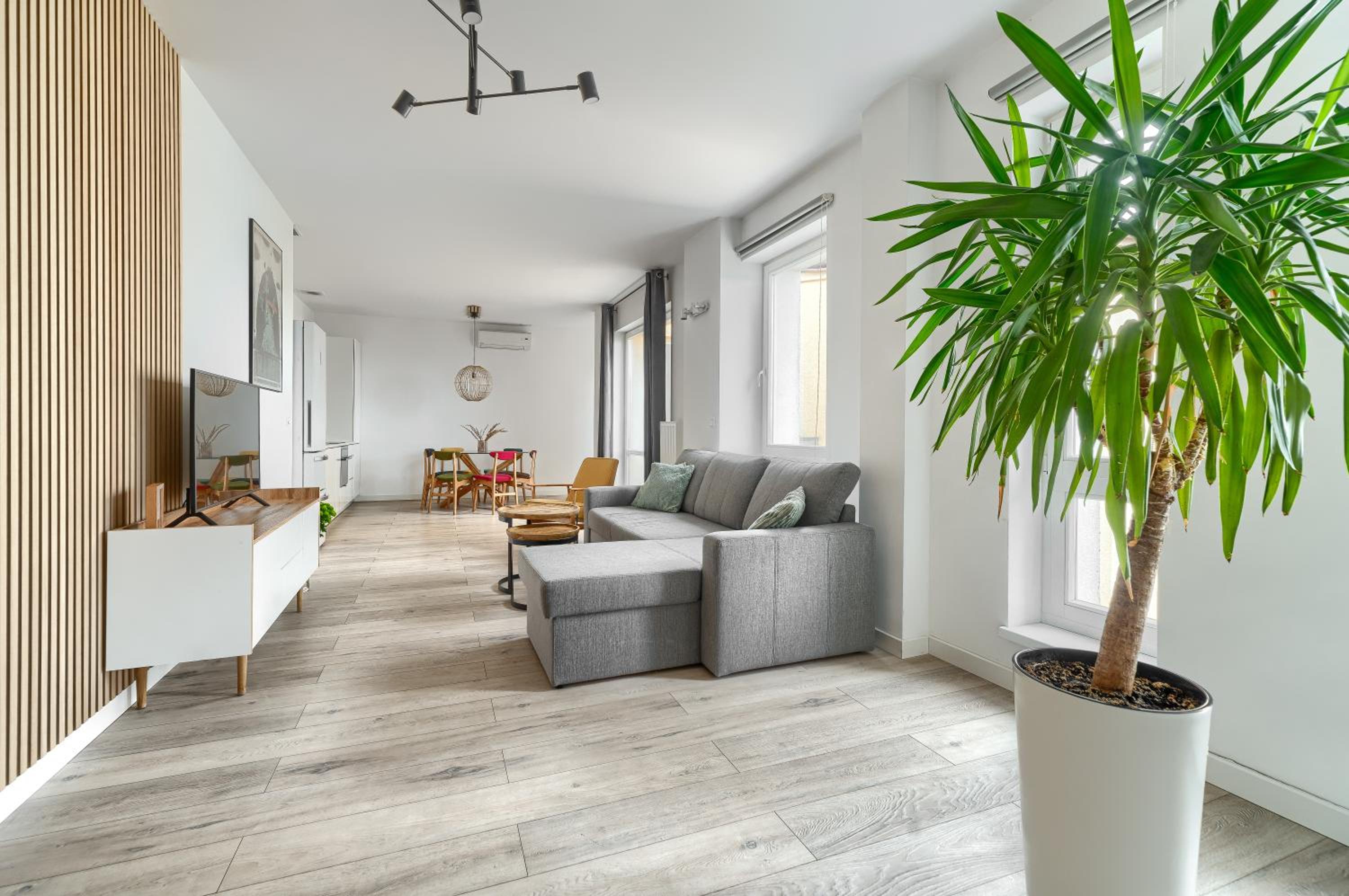 Two-Bedroom Apartment with Balcony - Photo 4