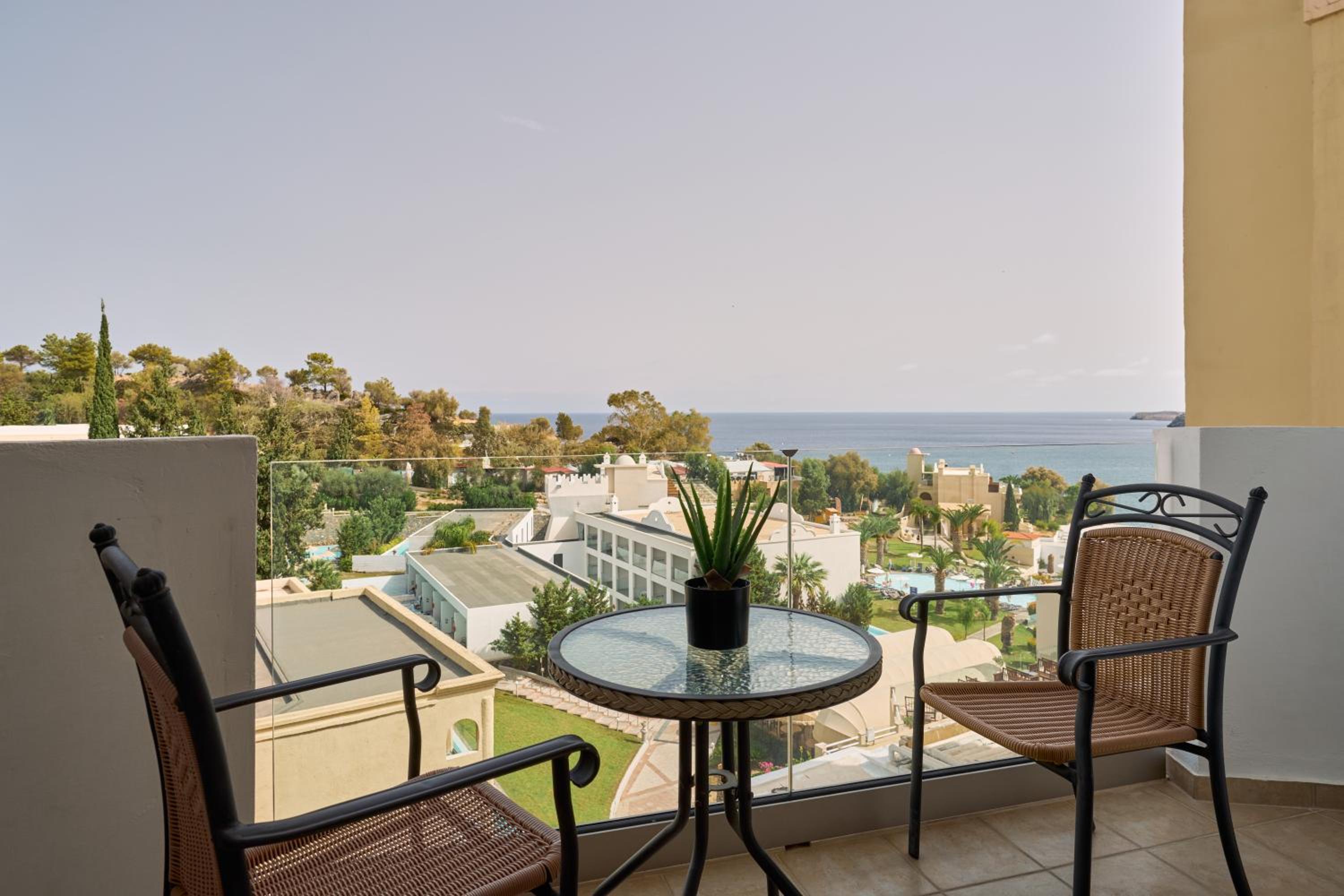 Superior Family Room Side Sea View - Photo 8