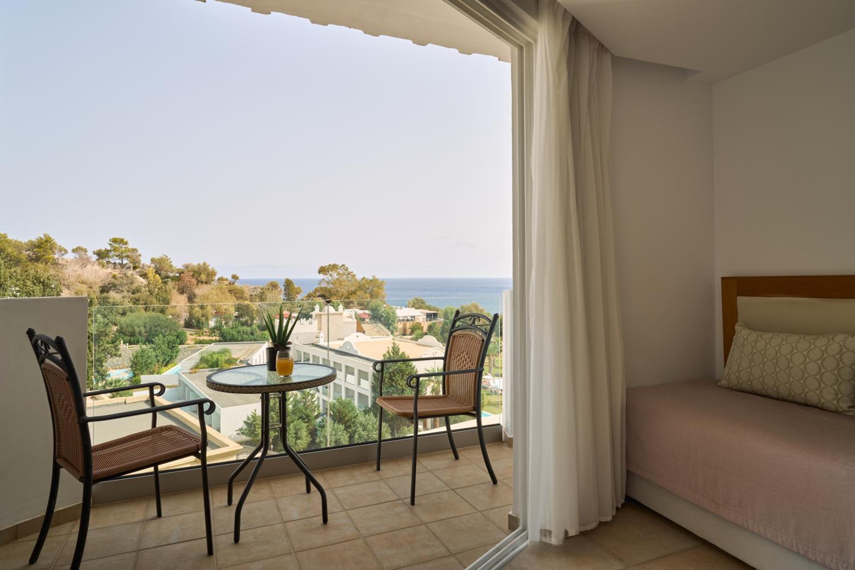 Superior Family Room Side Sea View - Photo 2