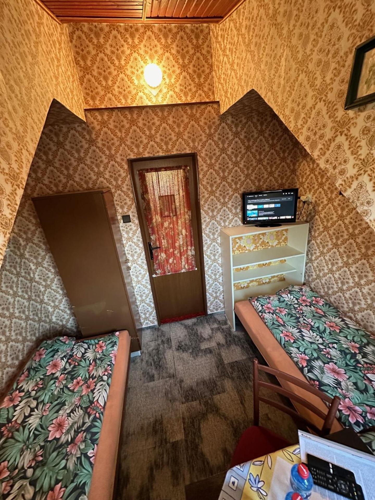 Standard Twin Room photo 3