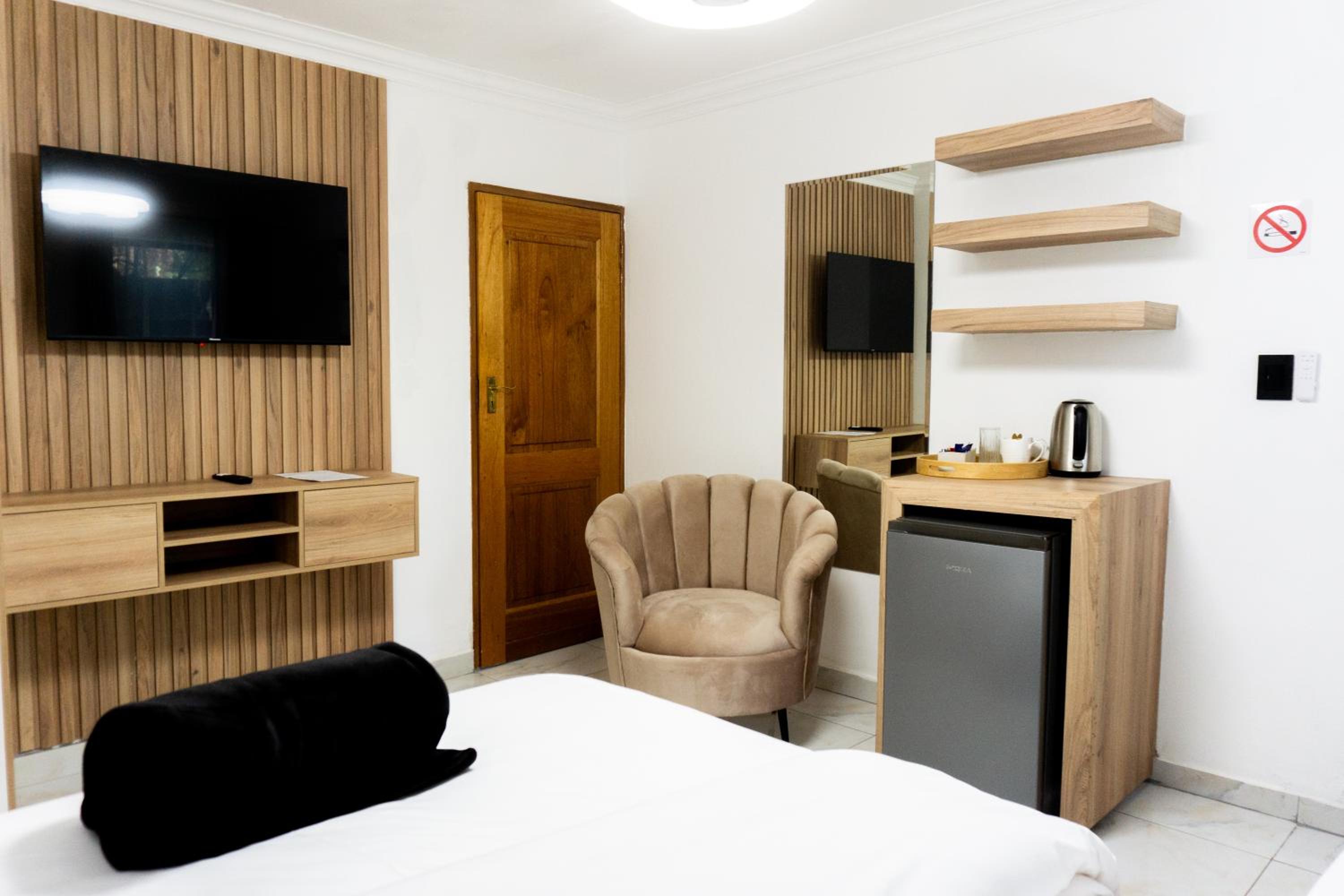 Deluxe Double Room with Shower photo 2