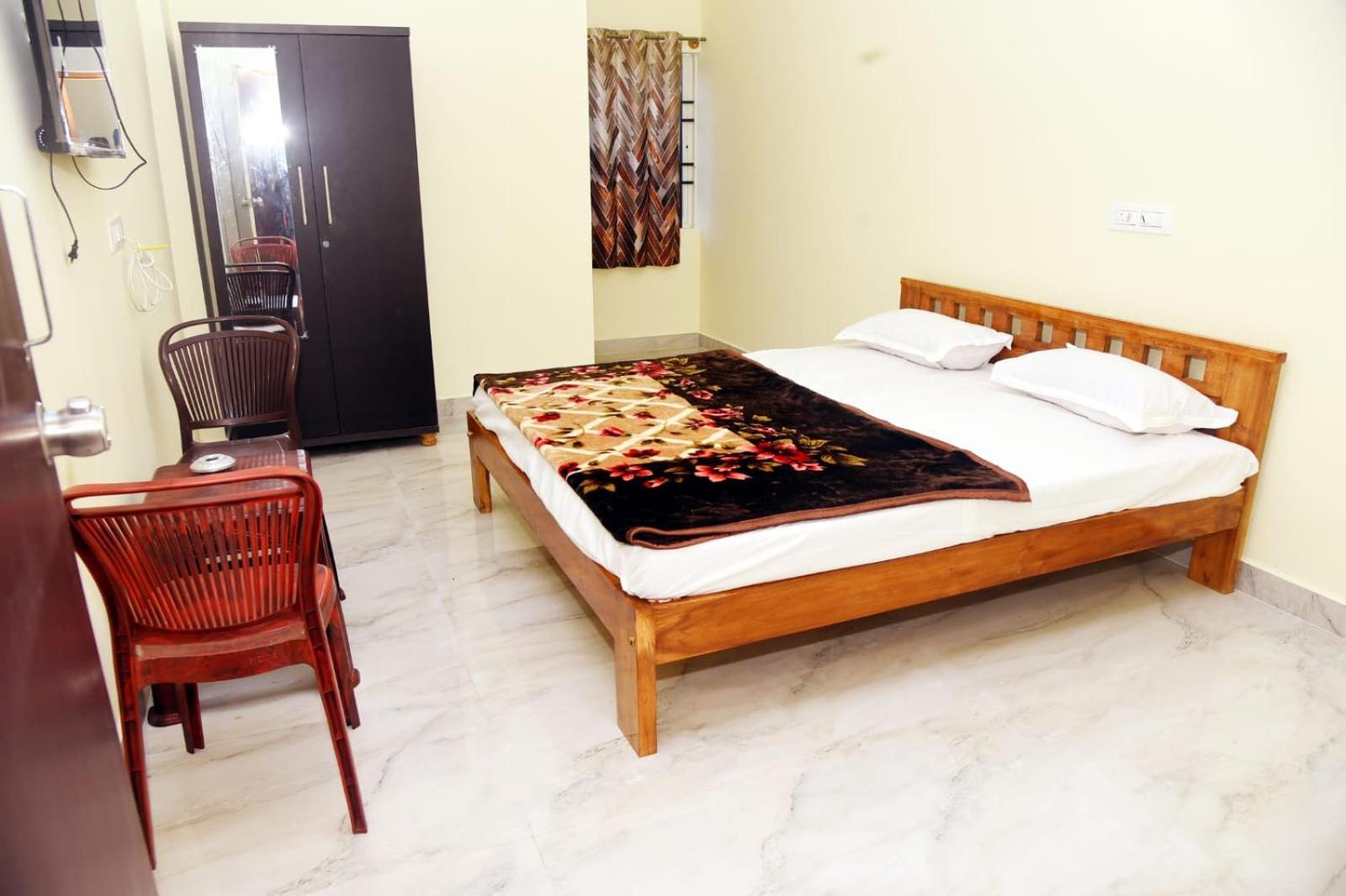 Basic Triple Room photo 3