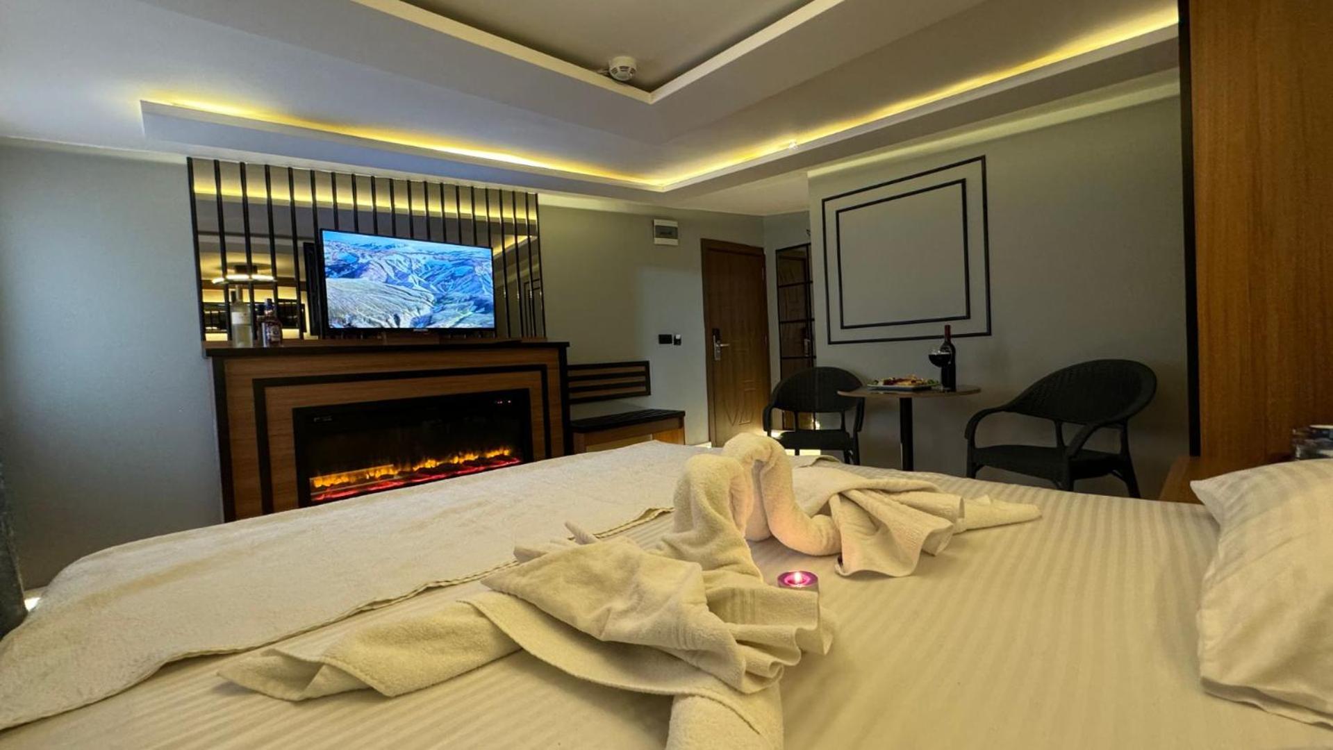 Deluxe Double Room with Balcony photo 3