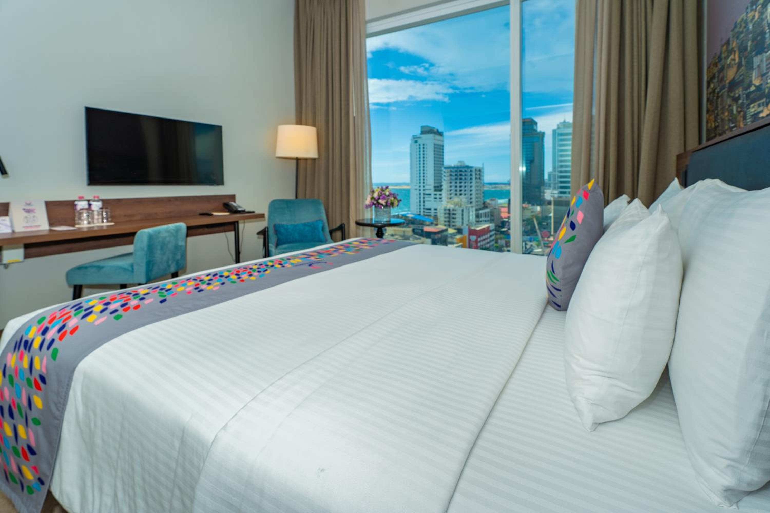 Deluxe King Room with City View  - Photo 13
