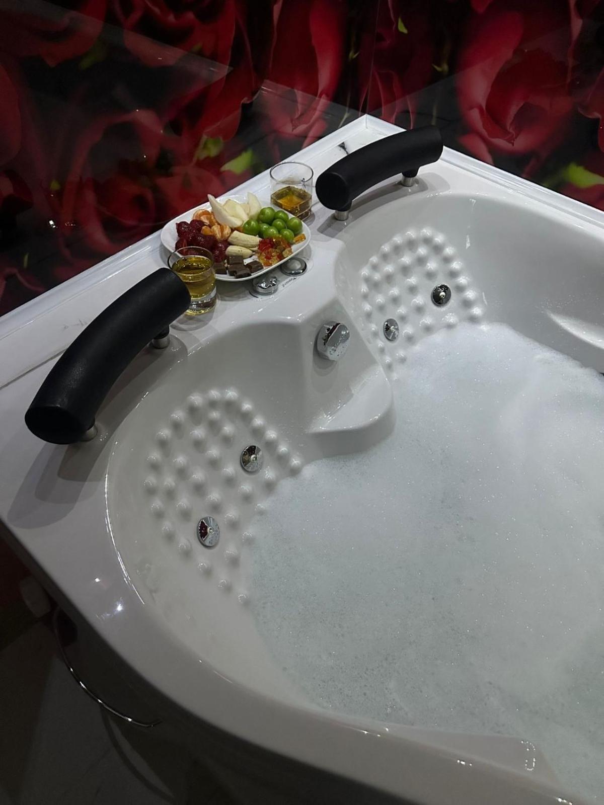 Double Room with Spa Bath photo 2