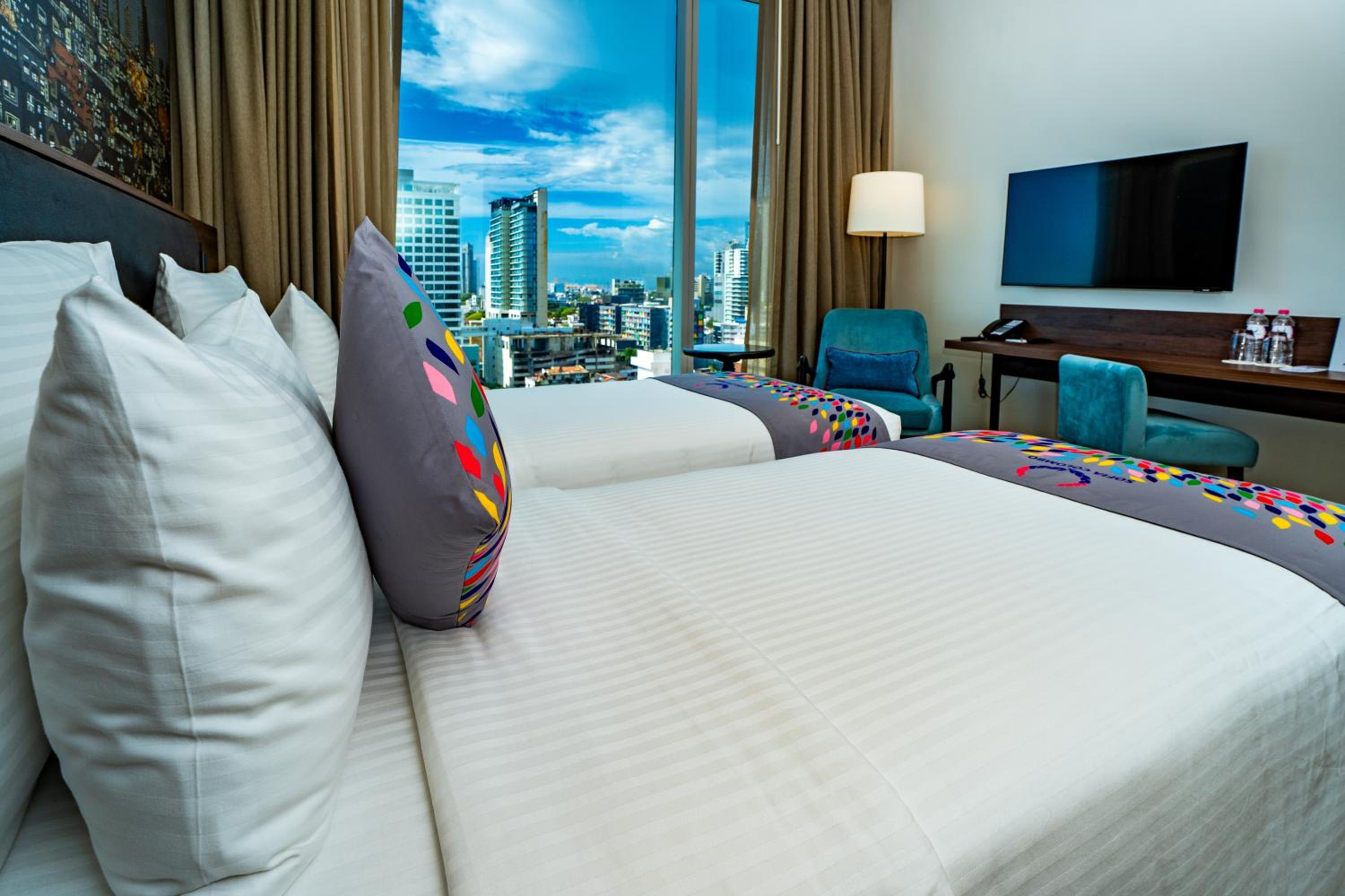 Deluxe Twin Room with City View  - Photo 11