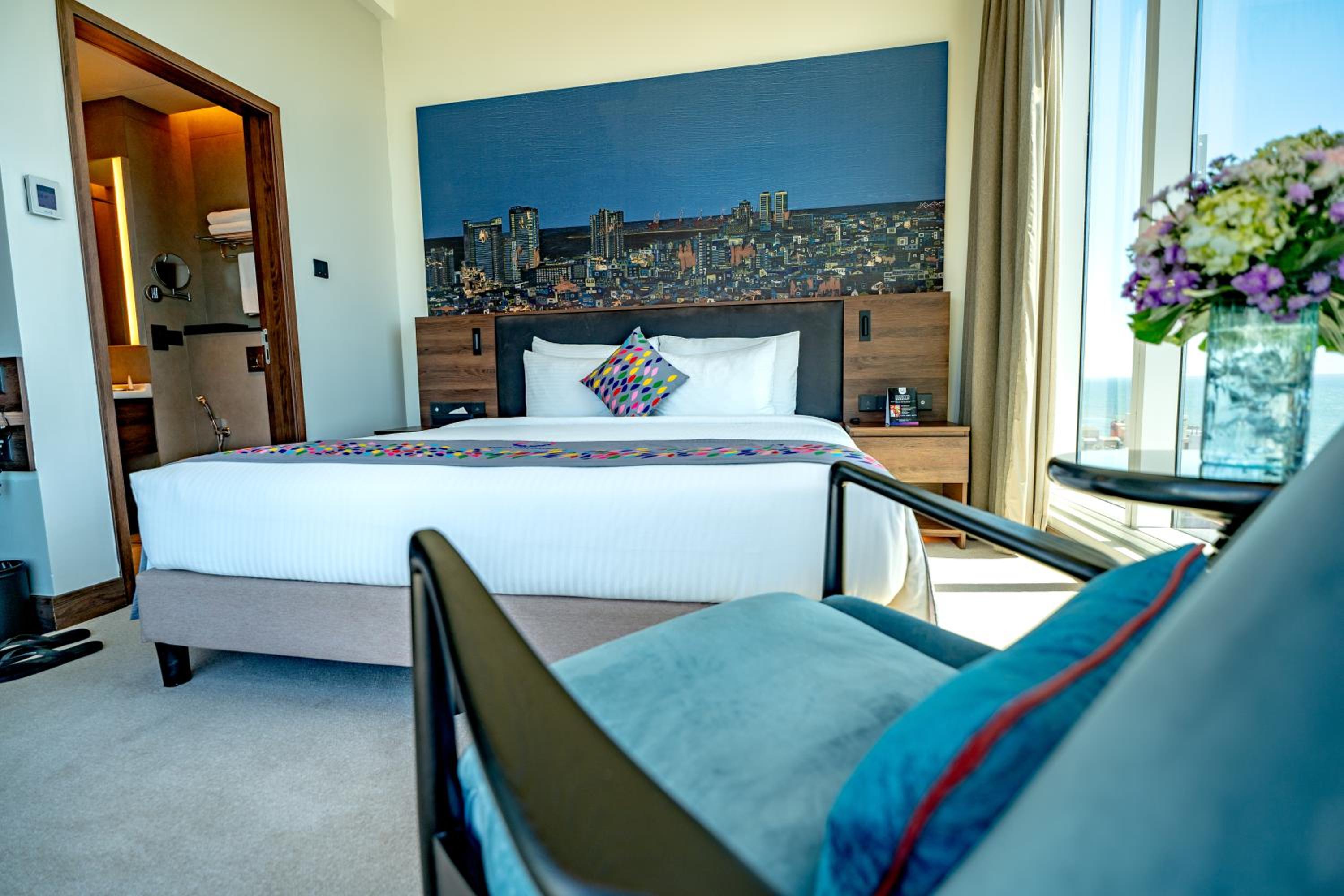 Deluxe King Room with City View  - Photo 2