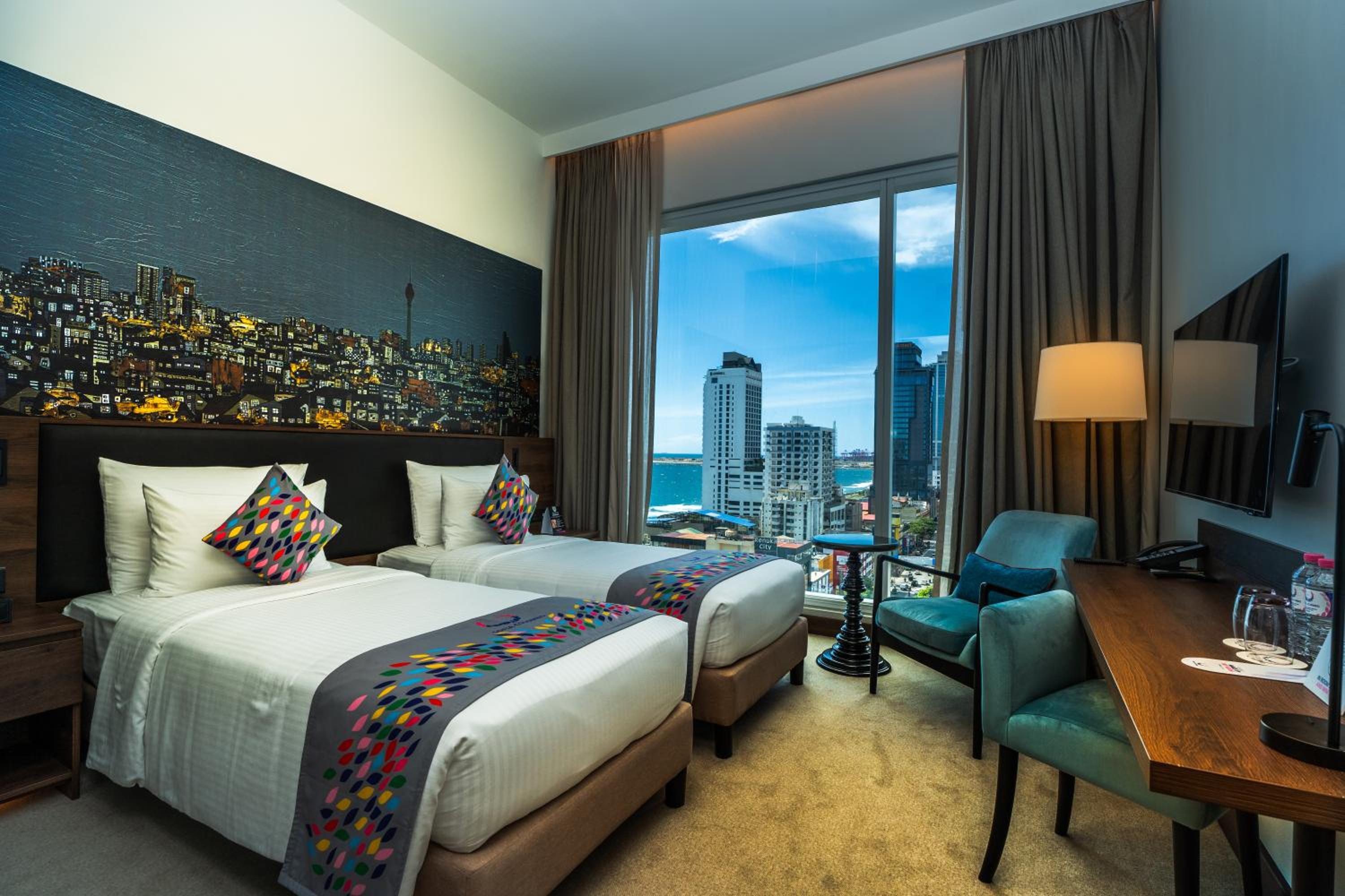 Deluxe Twin Room with City View  - Photo 1