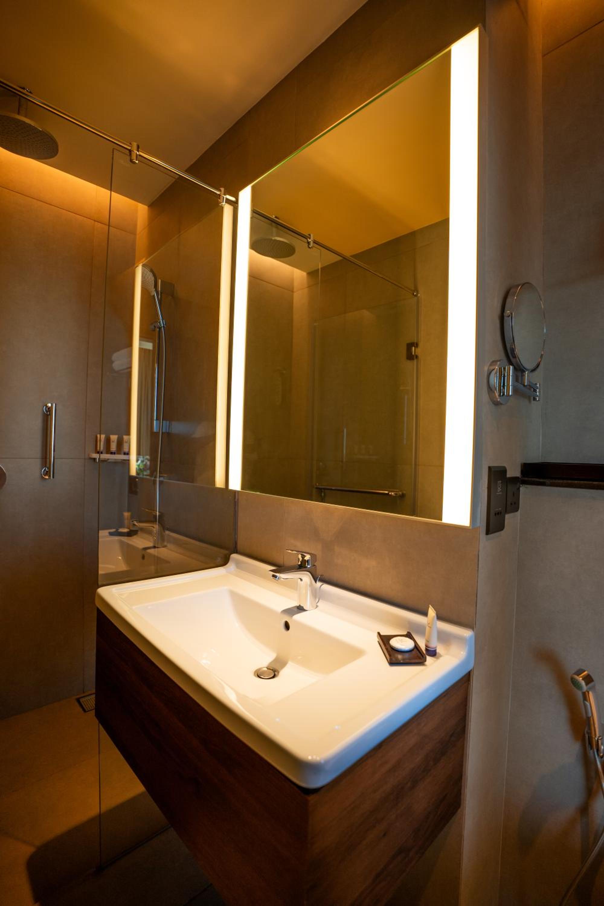 Deluxe Double with Partial Sea View  - Photo 19