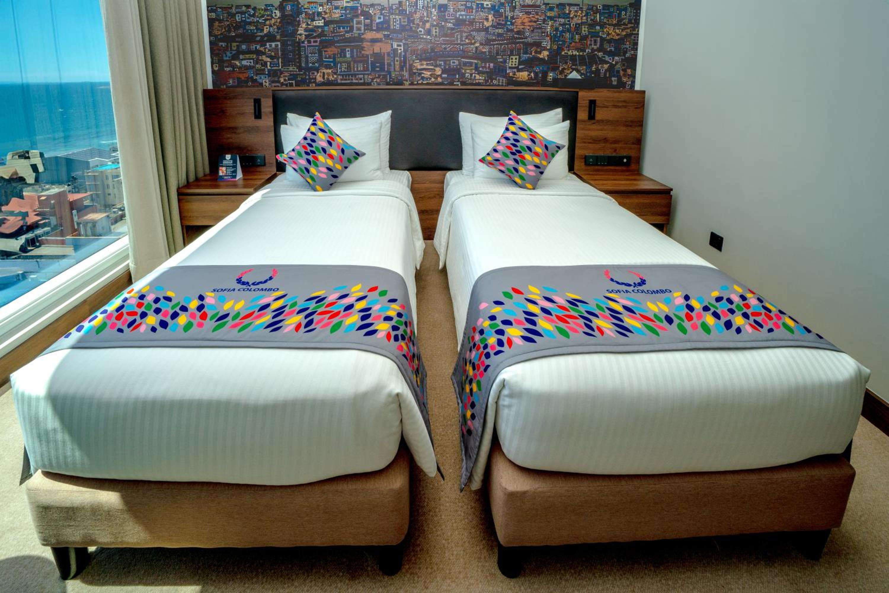 Deluxe Twin Room with City View  - Photo 6