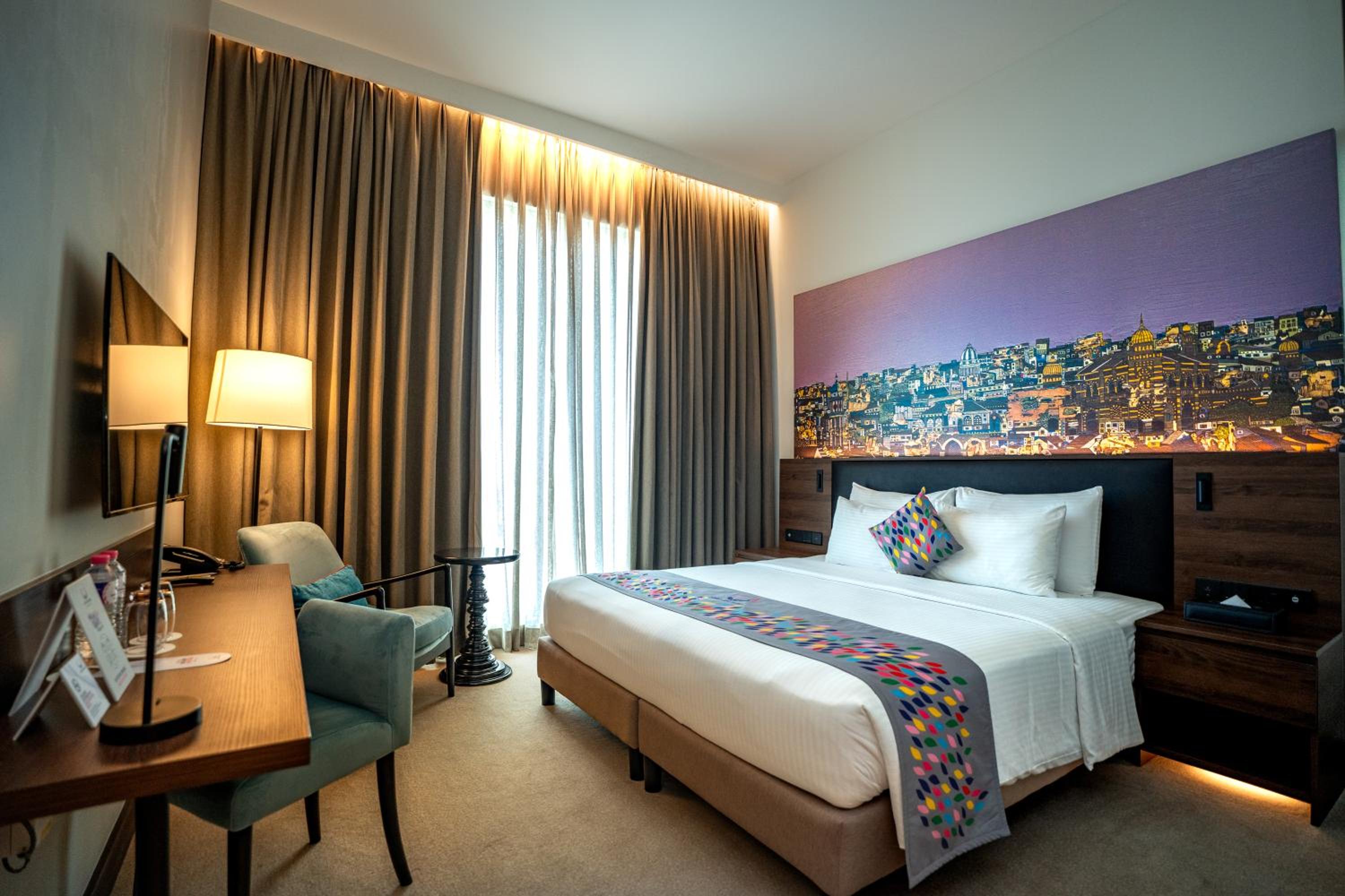 Deluxe King Room with City View  - Photo 9
