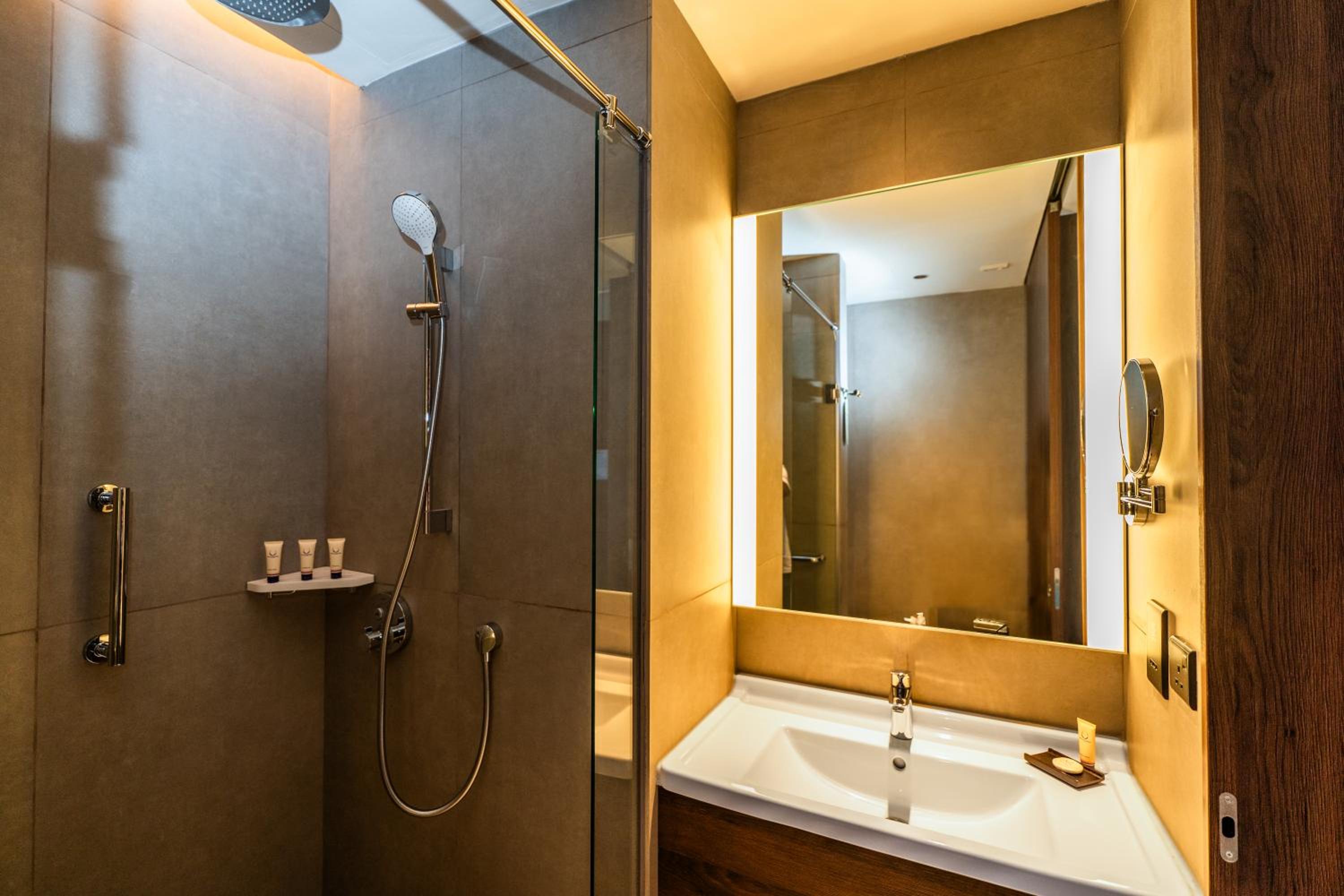 Deluxe Double with Partial Sea View  - Photo 15
