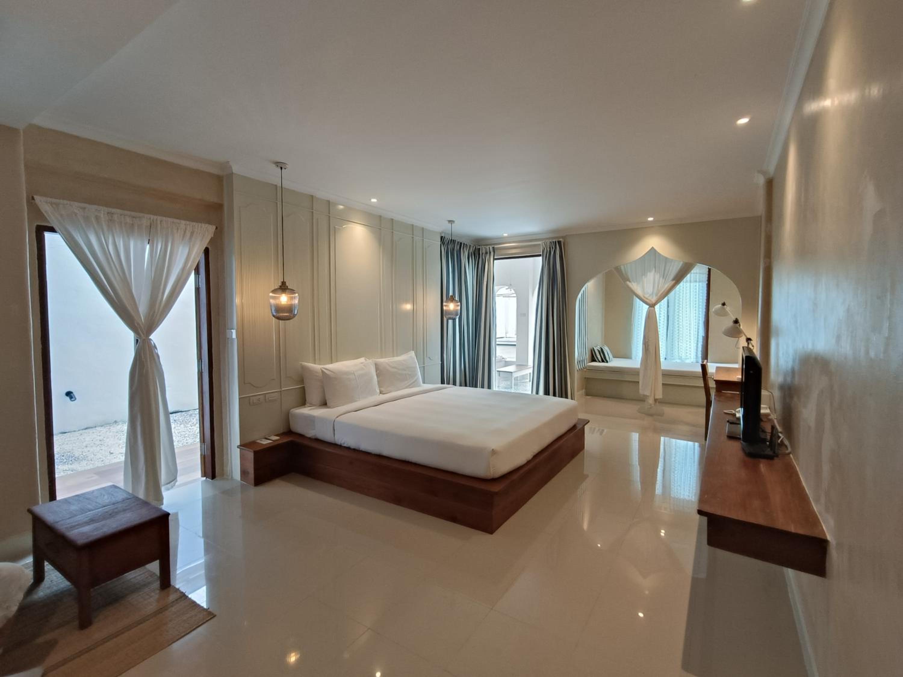 Quayside Suite River Access with Bathtub - Photo 1