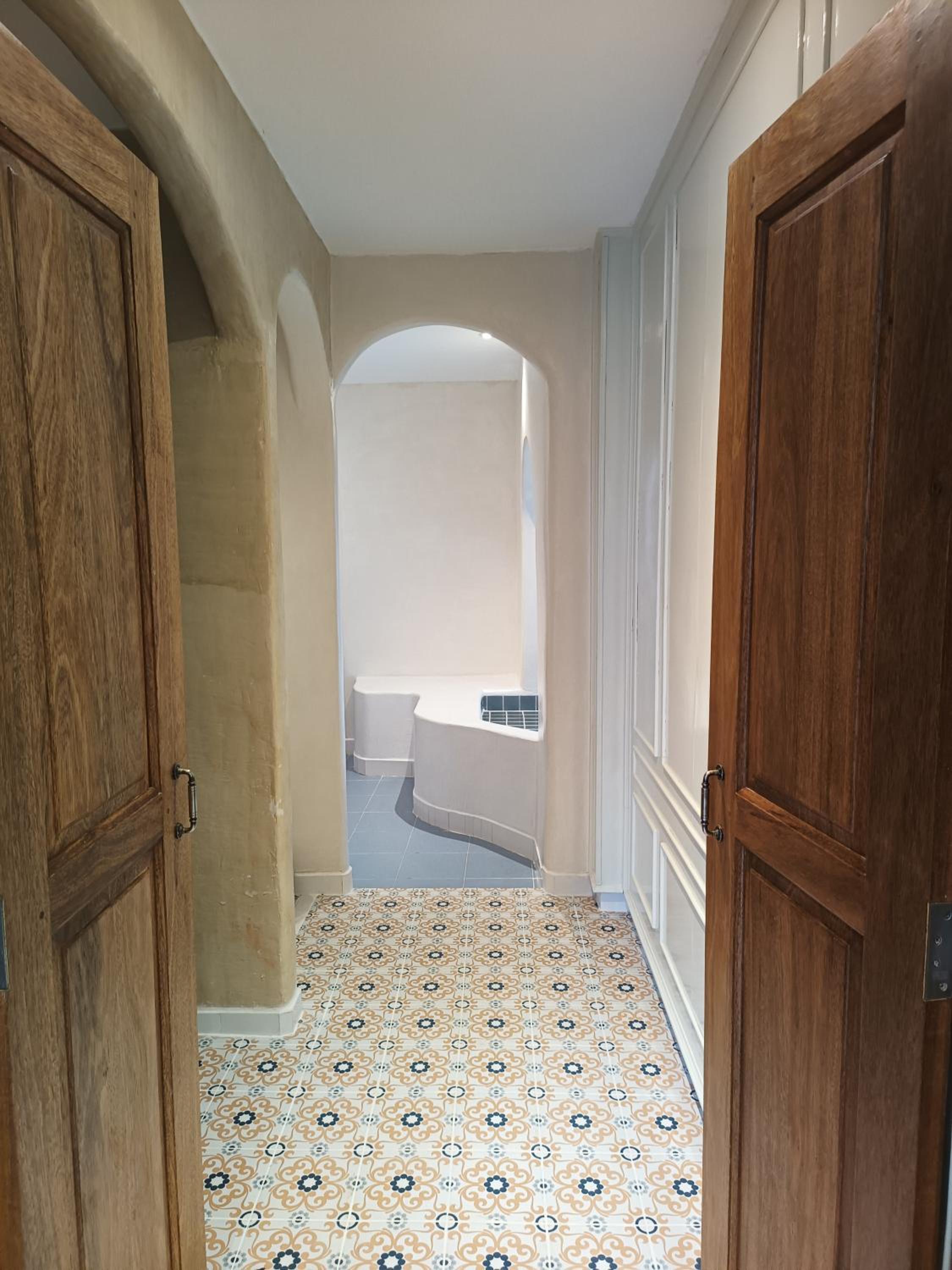 Quayside Suite River Access with Bathtub - Photo 9