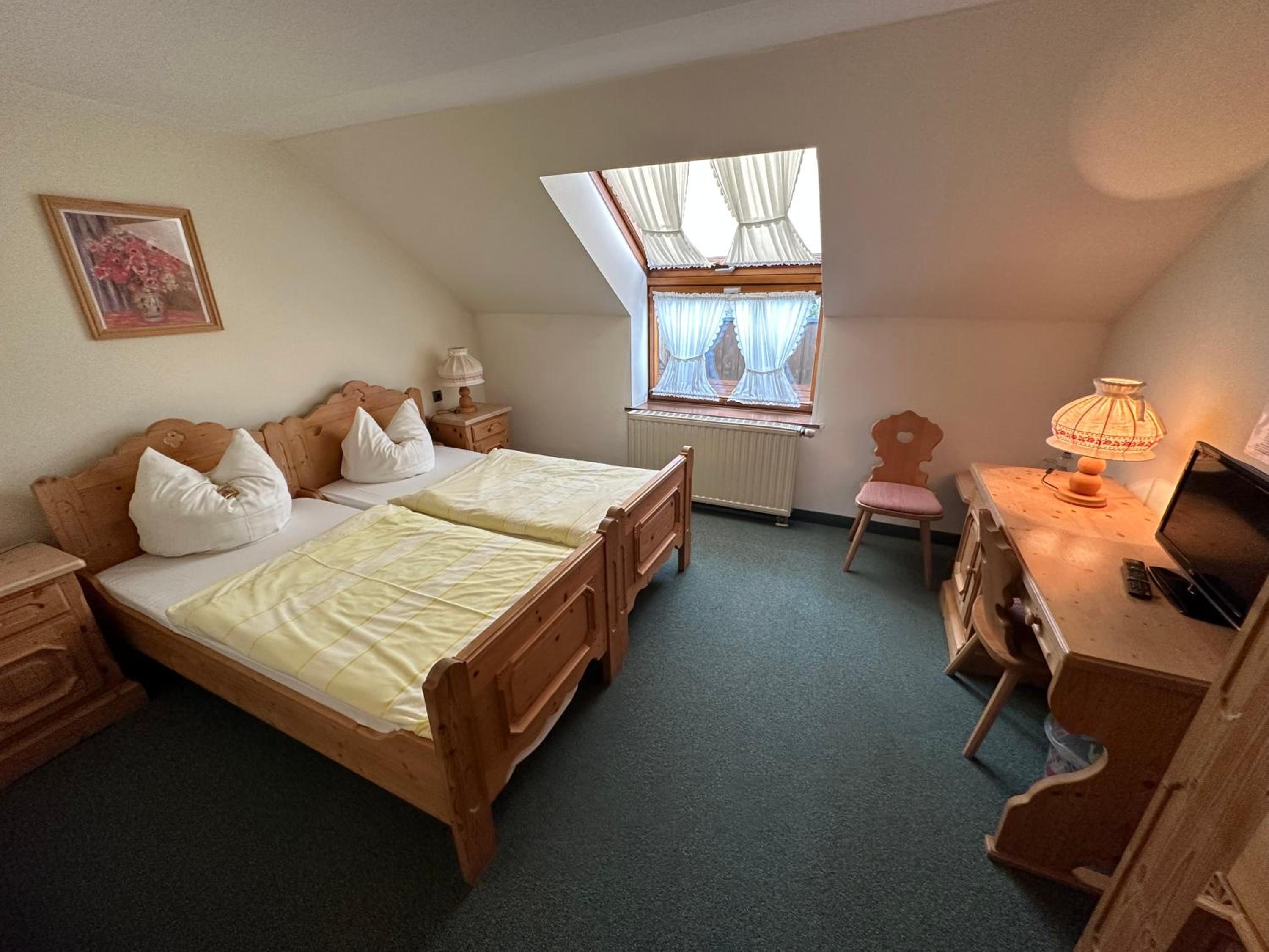 Standard Twin Room - Photo 1