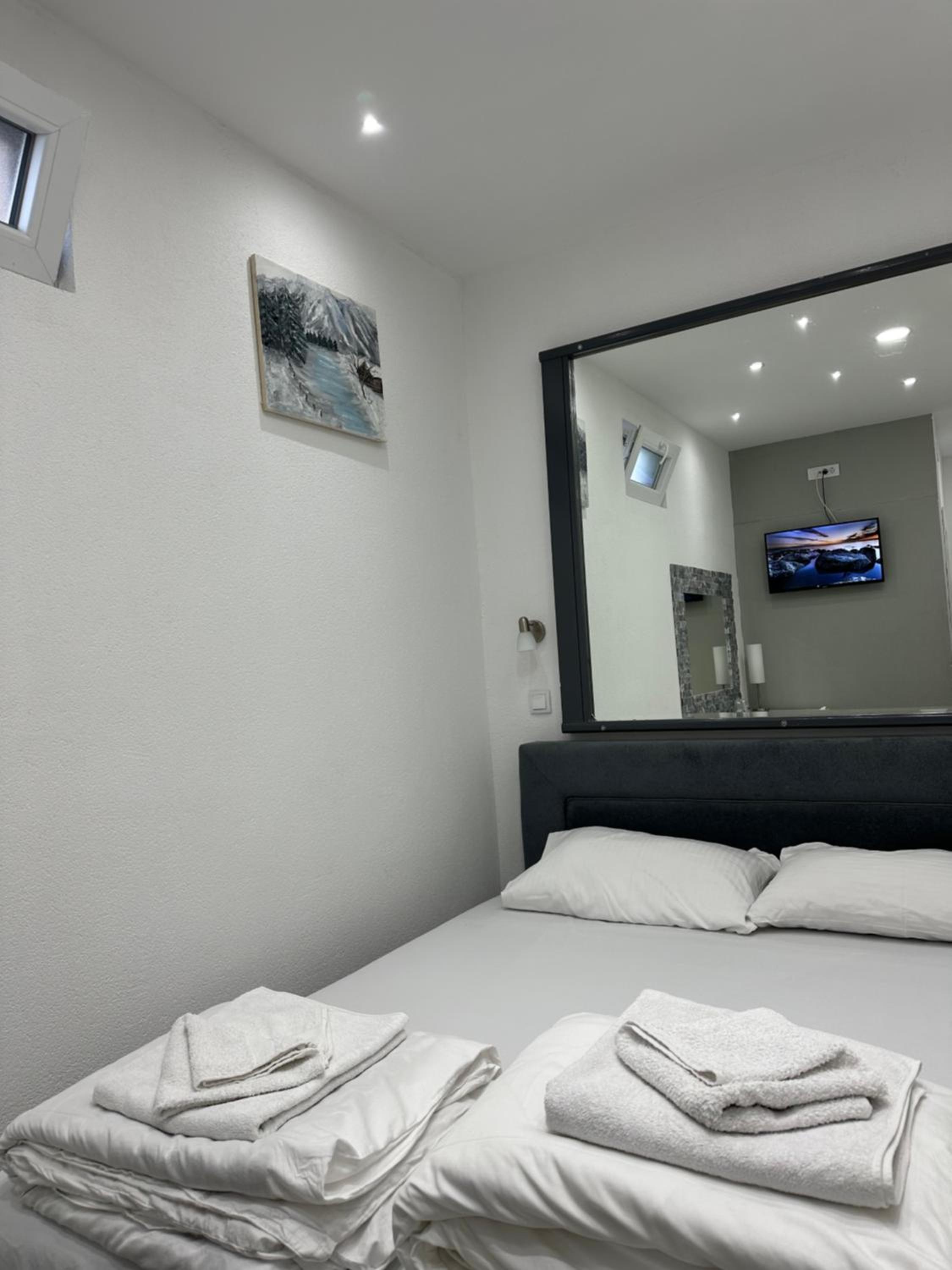 Deluxe Double Room with Balcony photo 2