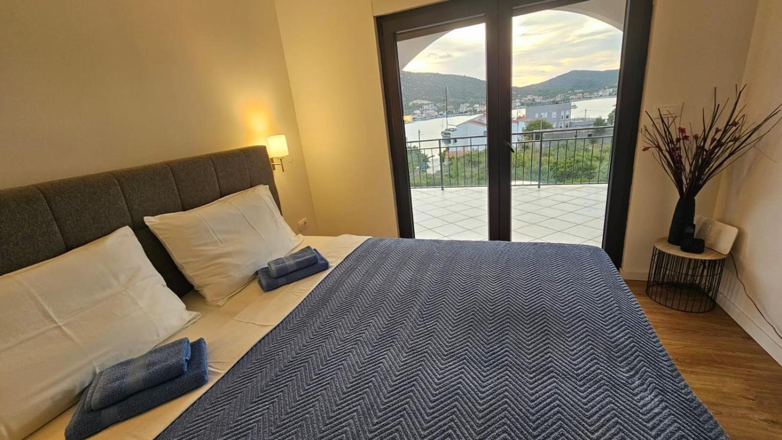 Two-Bedroom Apartment with Terrace and Sea View photo 2
