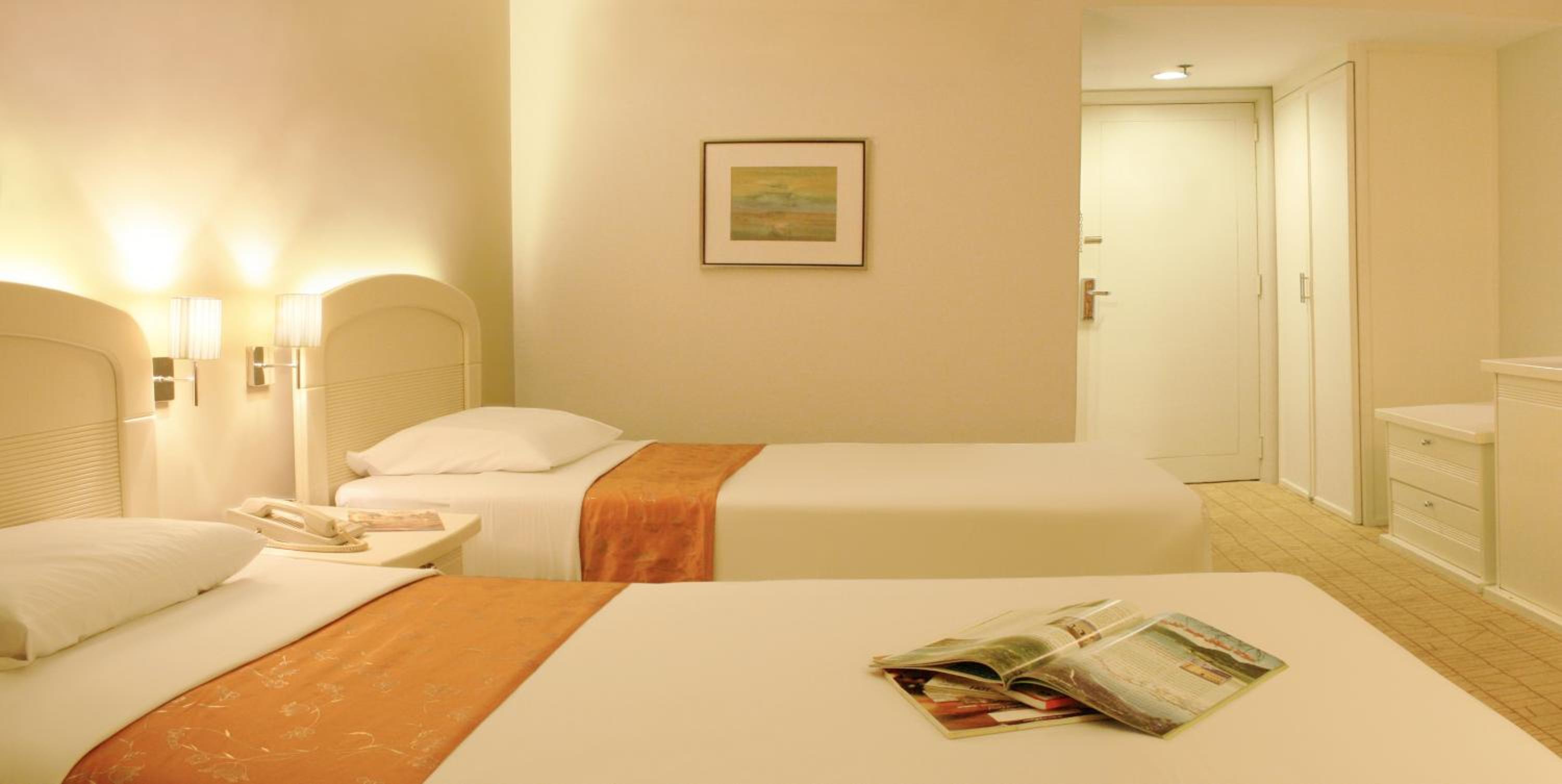 Premier Twin Room - Photo 2