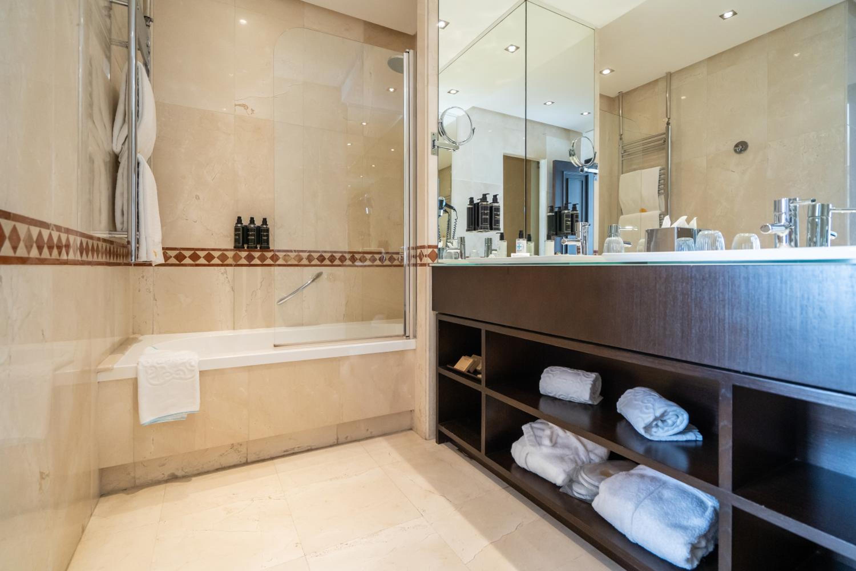 Classic Triple Room - Photo 4