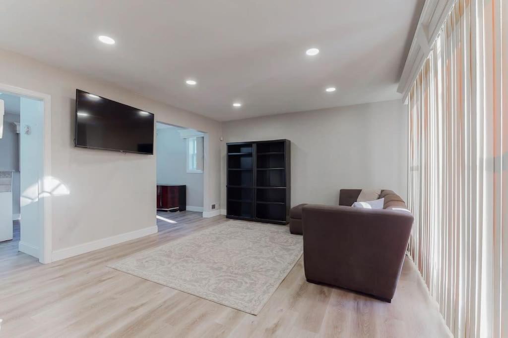Three-Bedroom House photo 1