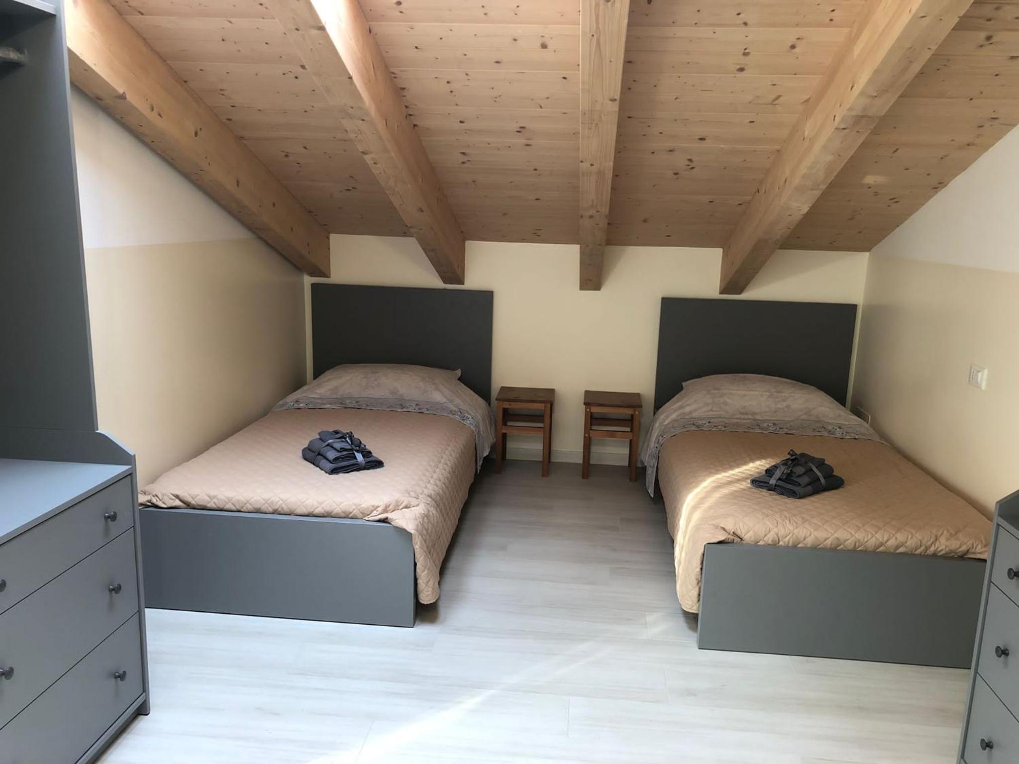 Standard Twin Room with Shared Bathroom