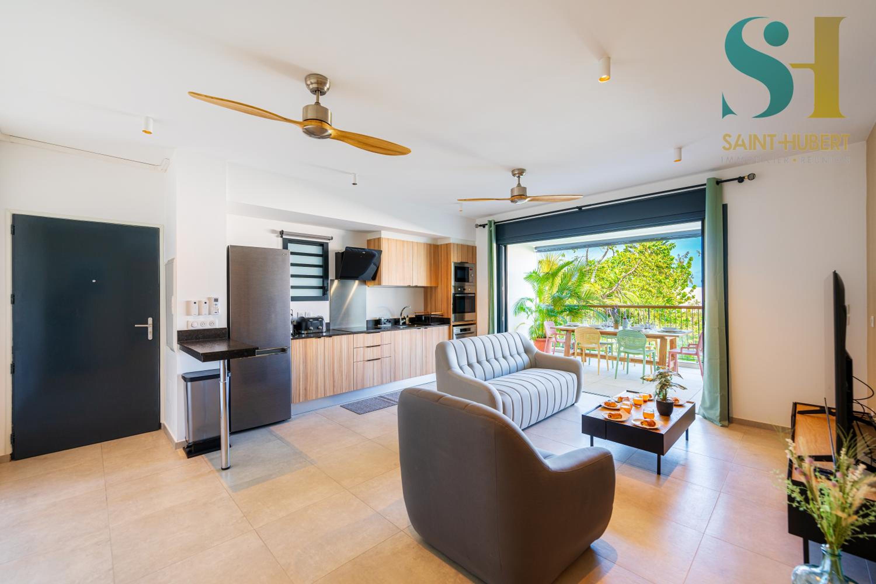 Three-Bedroom Apartment with Sea View photo 1