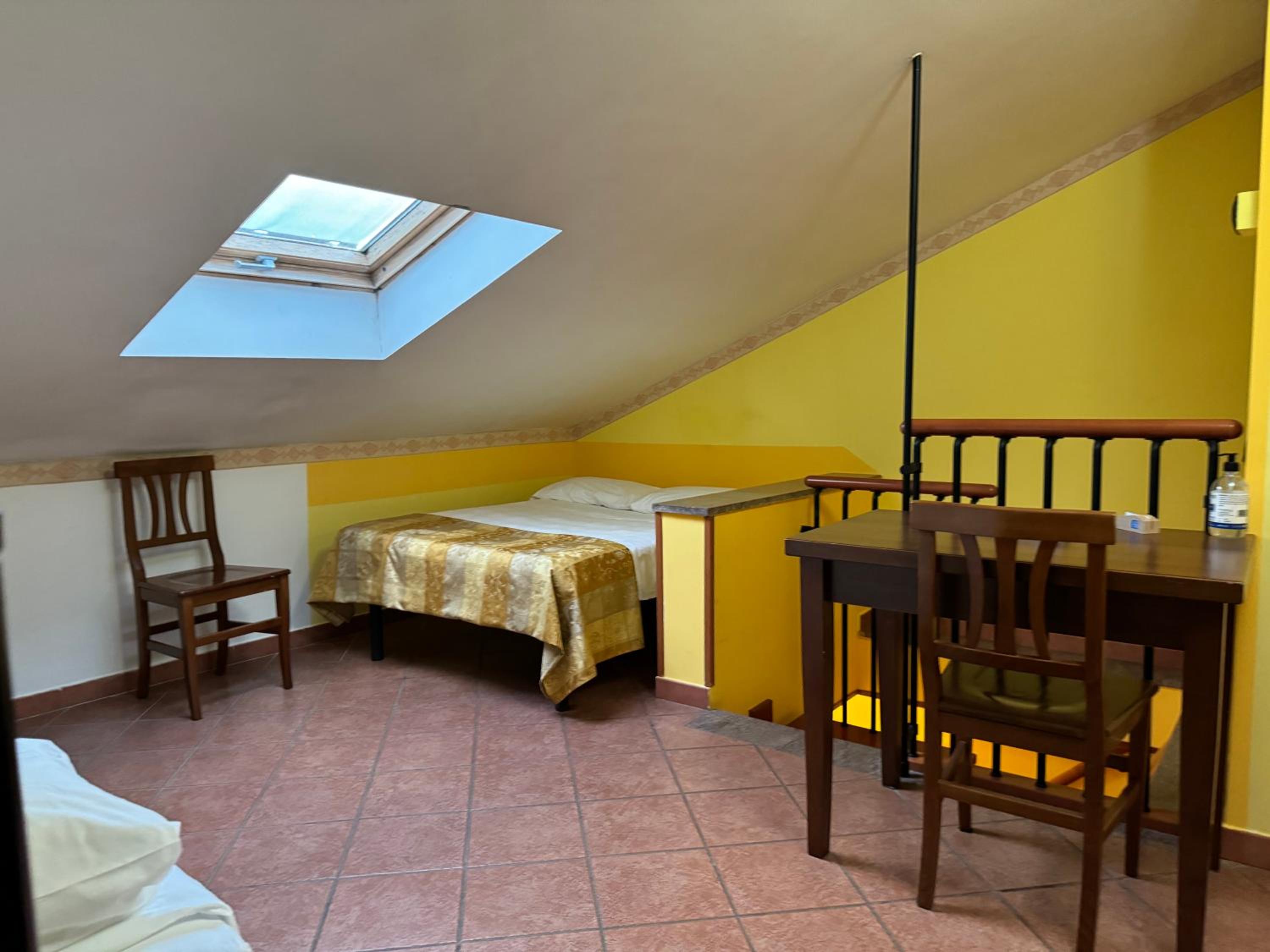 One-Bedroom Apartment - Attic - Photo 13