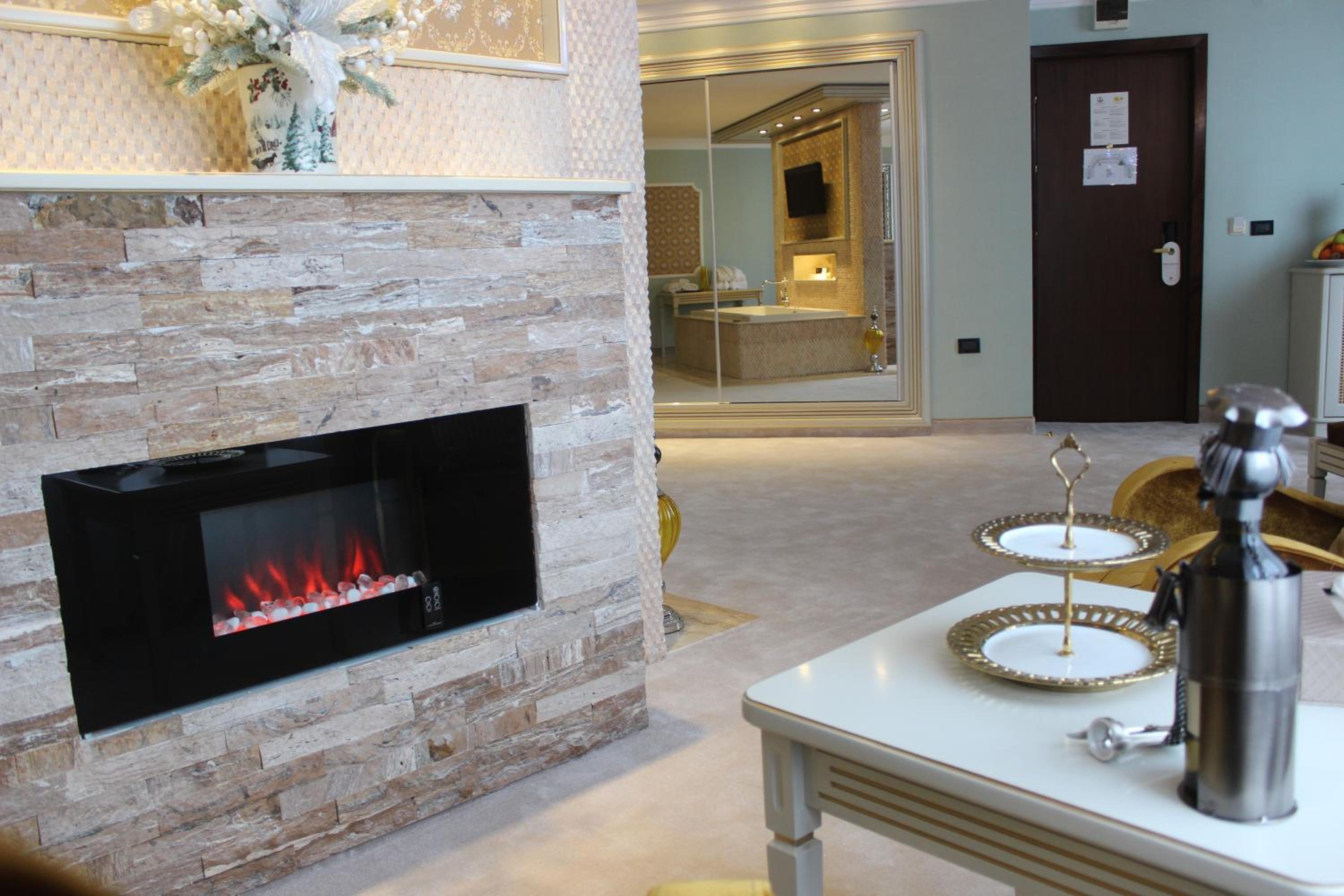 Deluxe Junior Suite - Photo 5