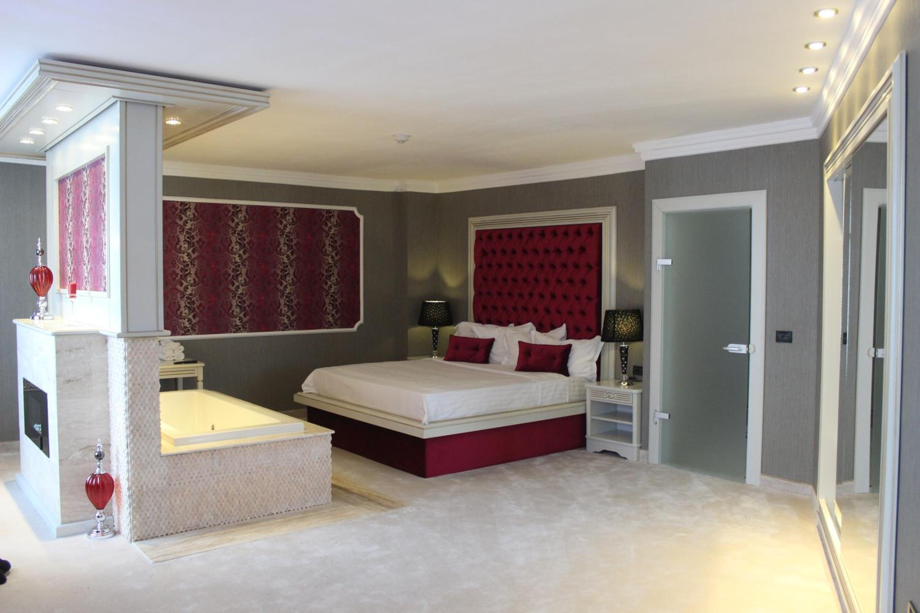 Deluxe Junior Suite - Photo 6