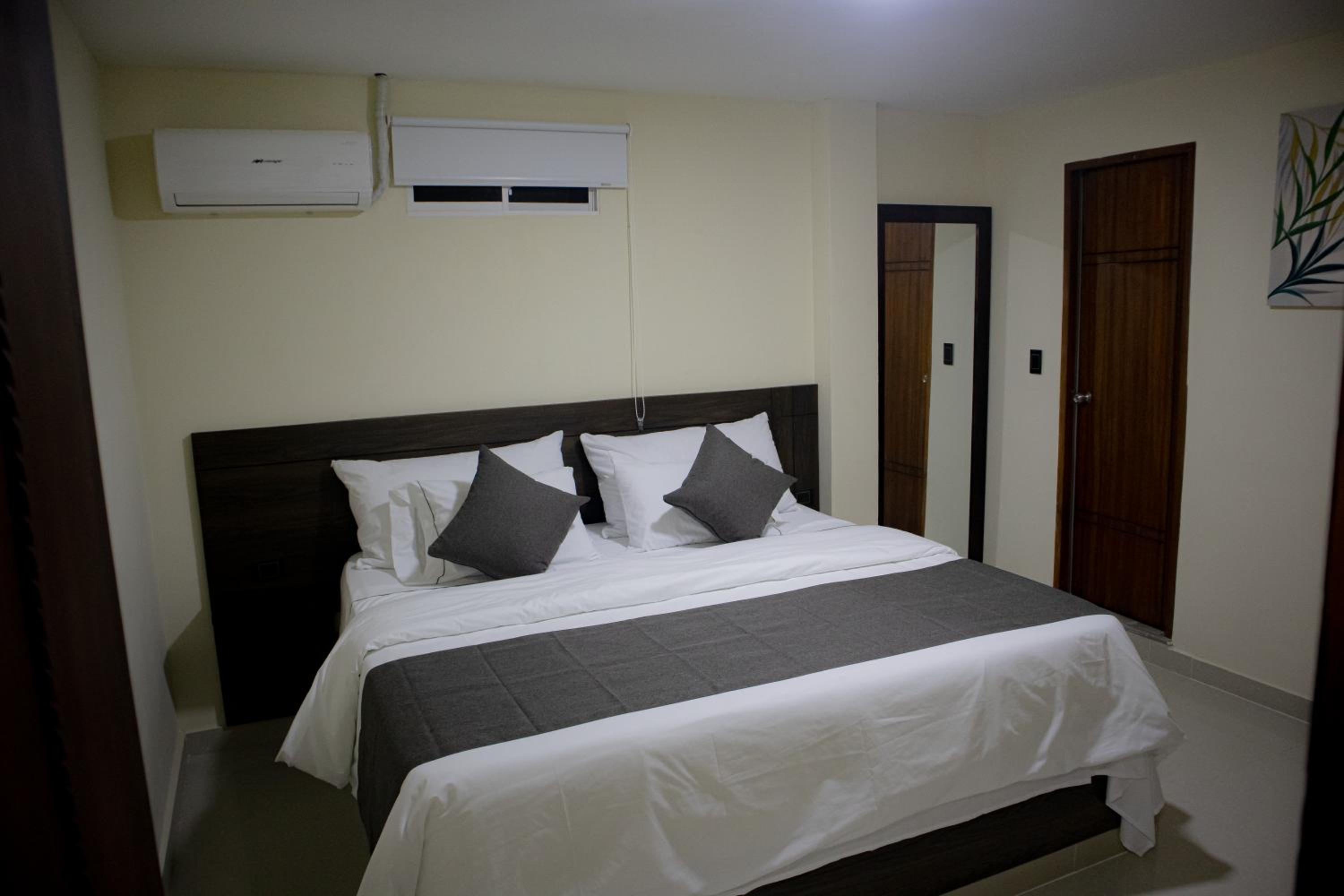 Deluxe King Room photo 1