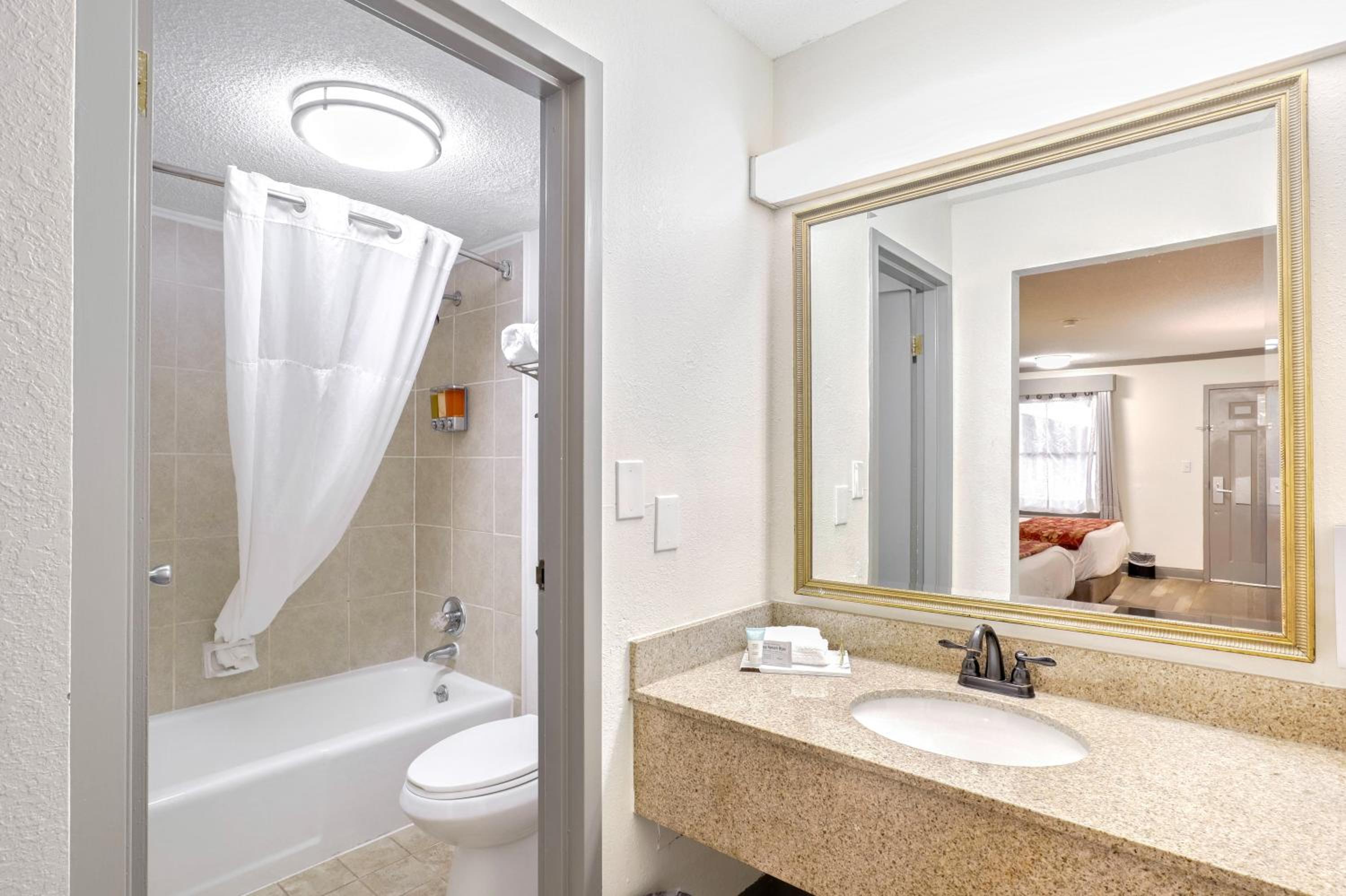 King Room with Pool View - Non-Smoking - Photo 2