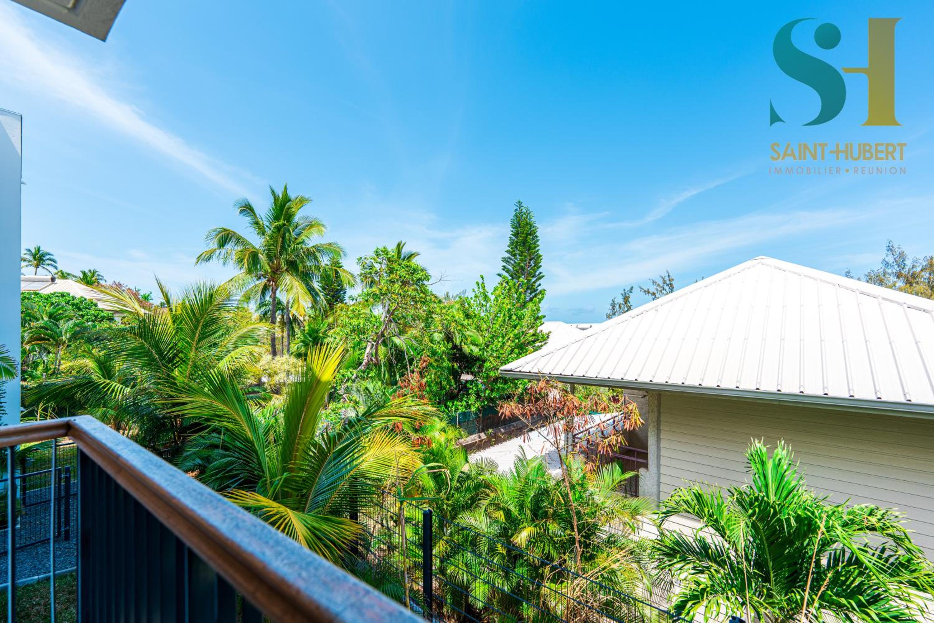 Three-Bedroom Apartment with Sea View photo 2