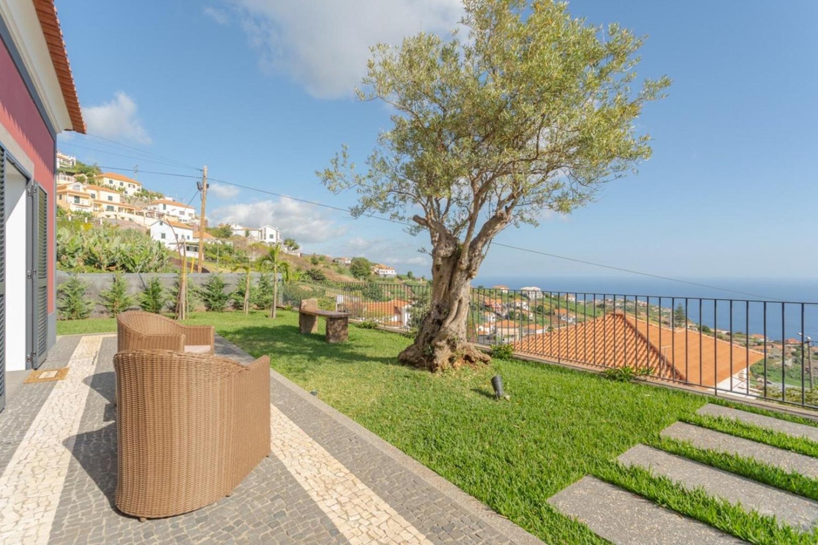 Villa photo 2
