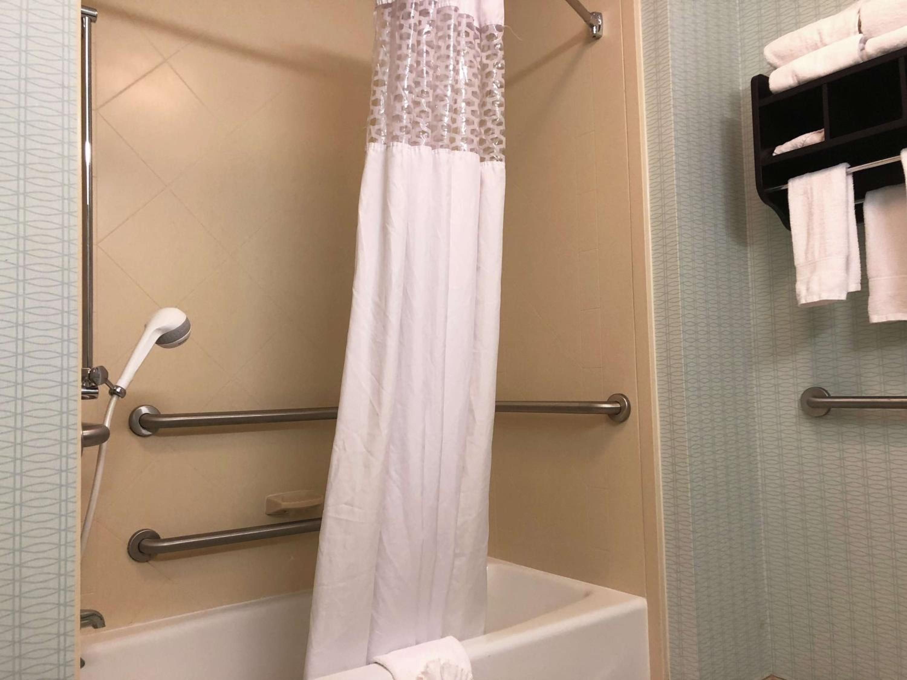 Queen Room with Two Queen Beds - Mobility and Hearing Access/Non-Smoking - Photo 2