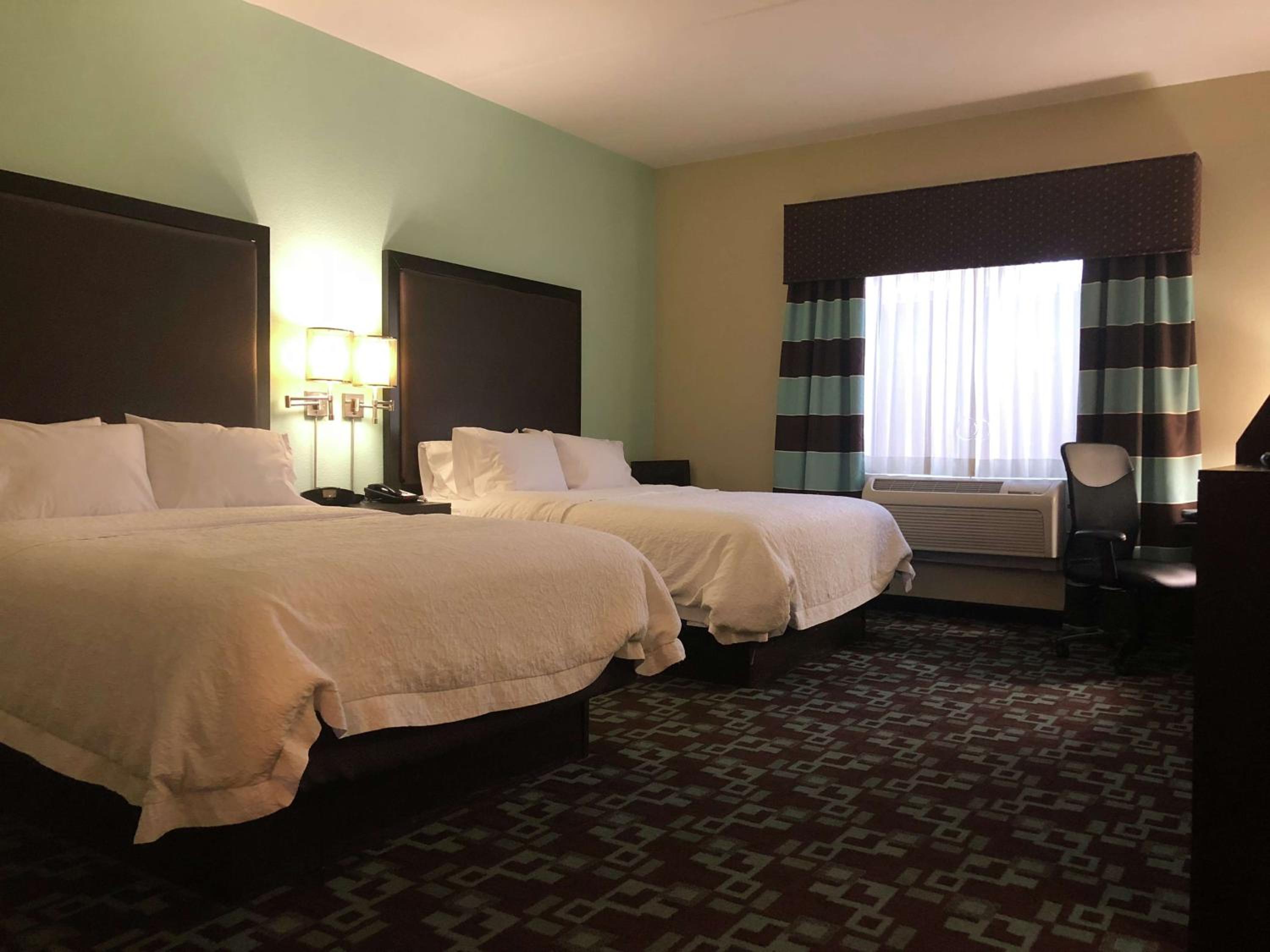 Queen Room with Two Queen Beds - Hearing Access/Non-Smoking - Photo 2