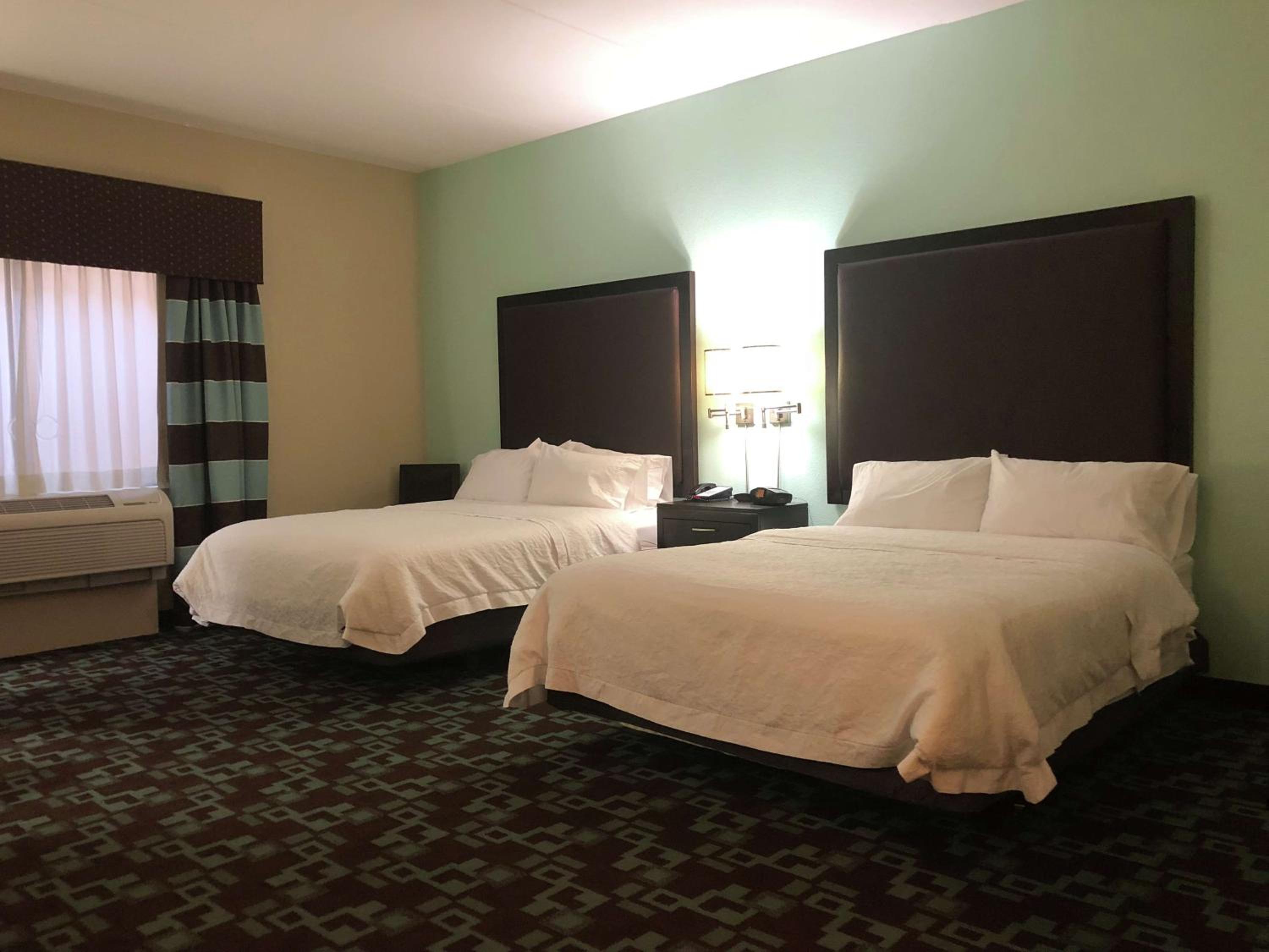 Queen Room with Two Queen Beds - Mobility and Hearing Access/Non-Smoking - Photo 3