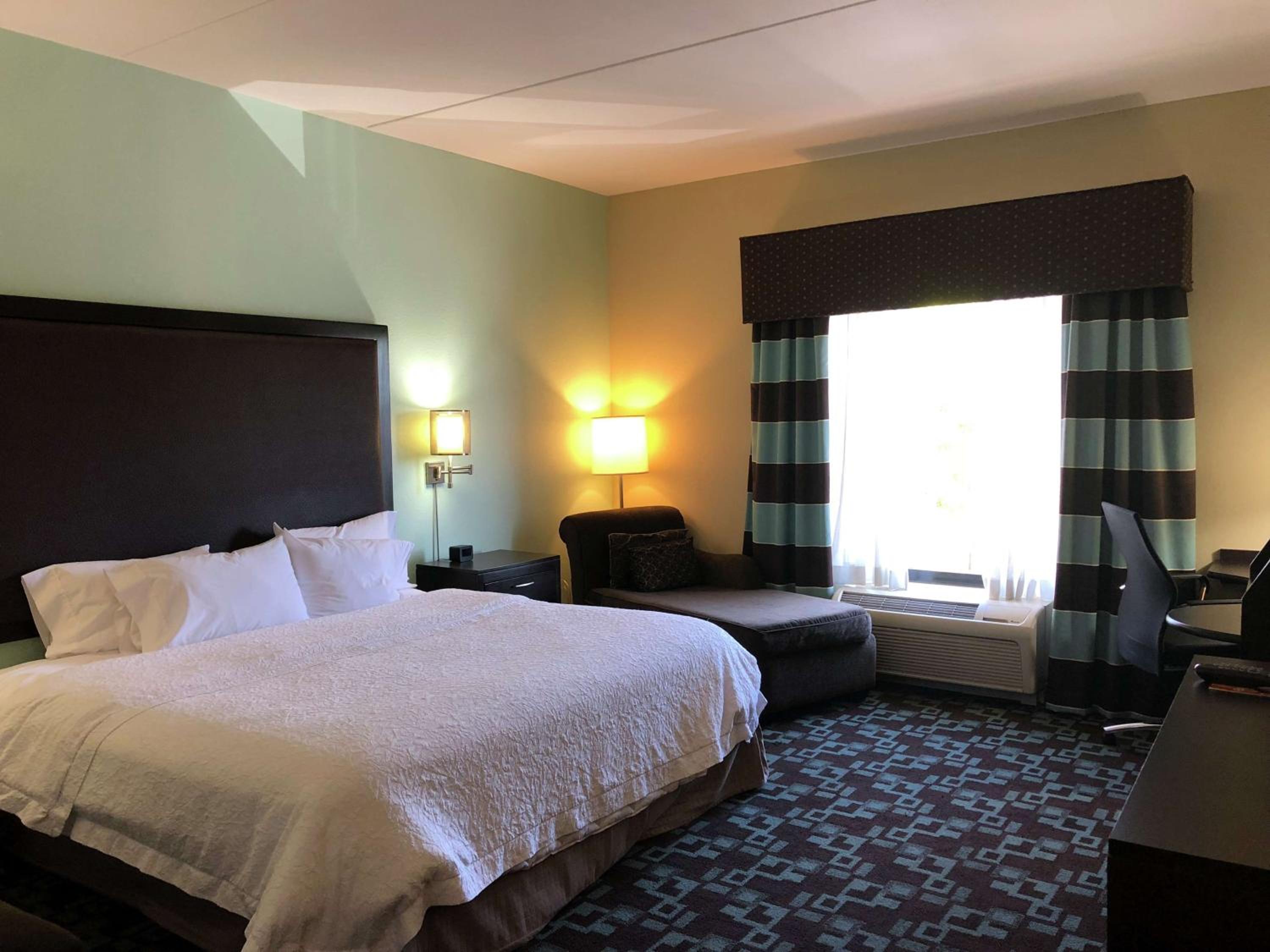 King Room with Accessible Tub - Mobility and Hearing Access/Non-Smoking - Photo 1