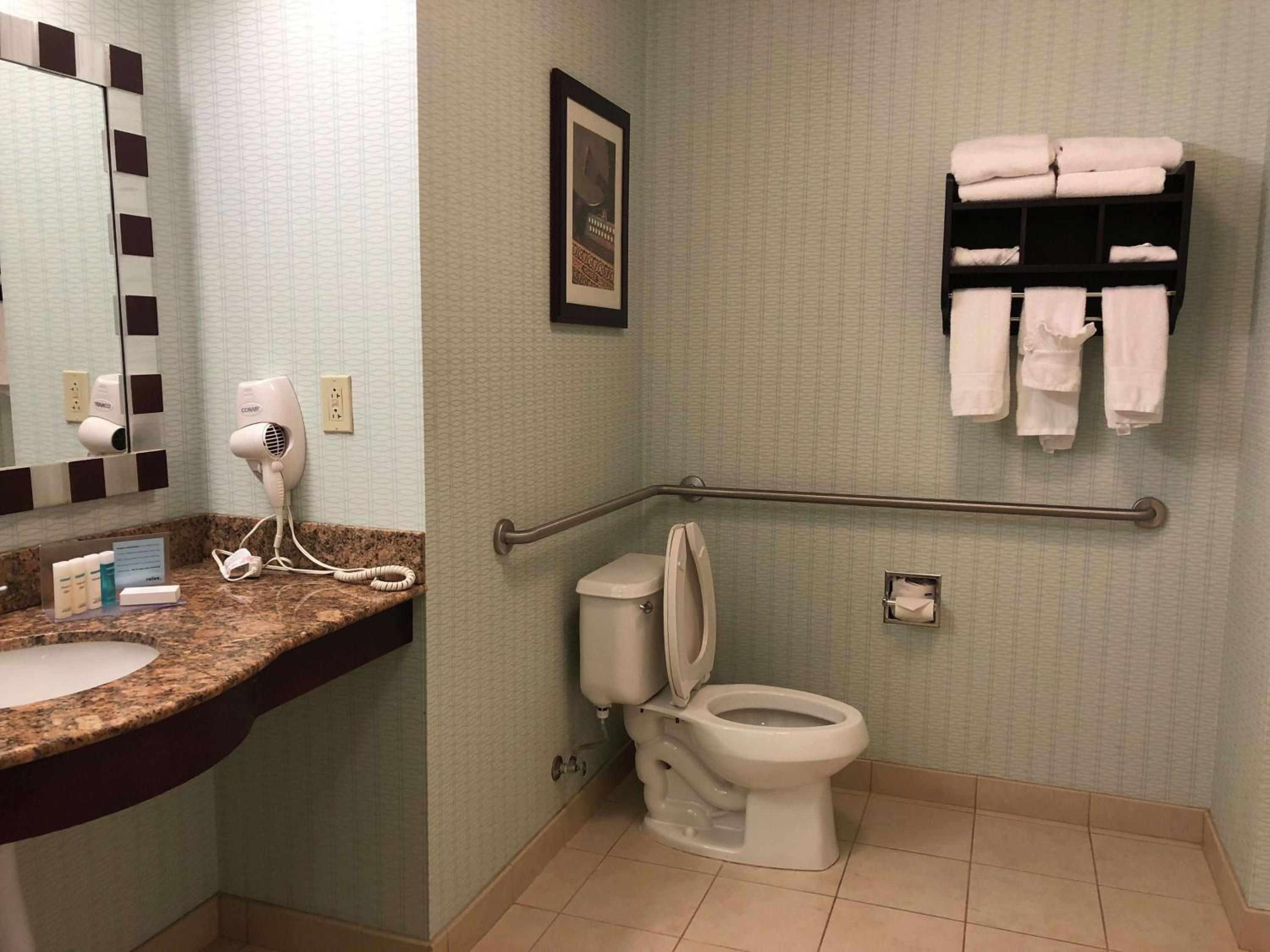 King Room with Accessible Tub - Mobility and Hearing Access/Non-Smoking - Photo 2