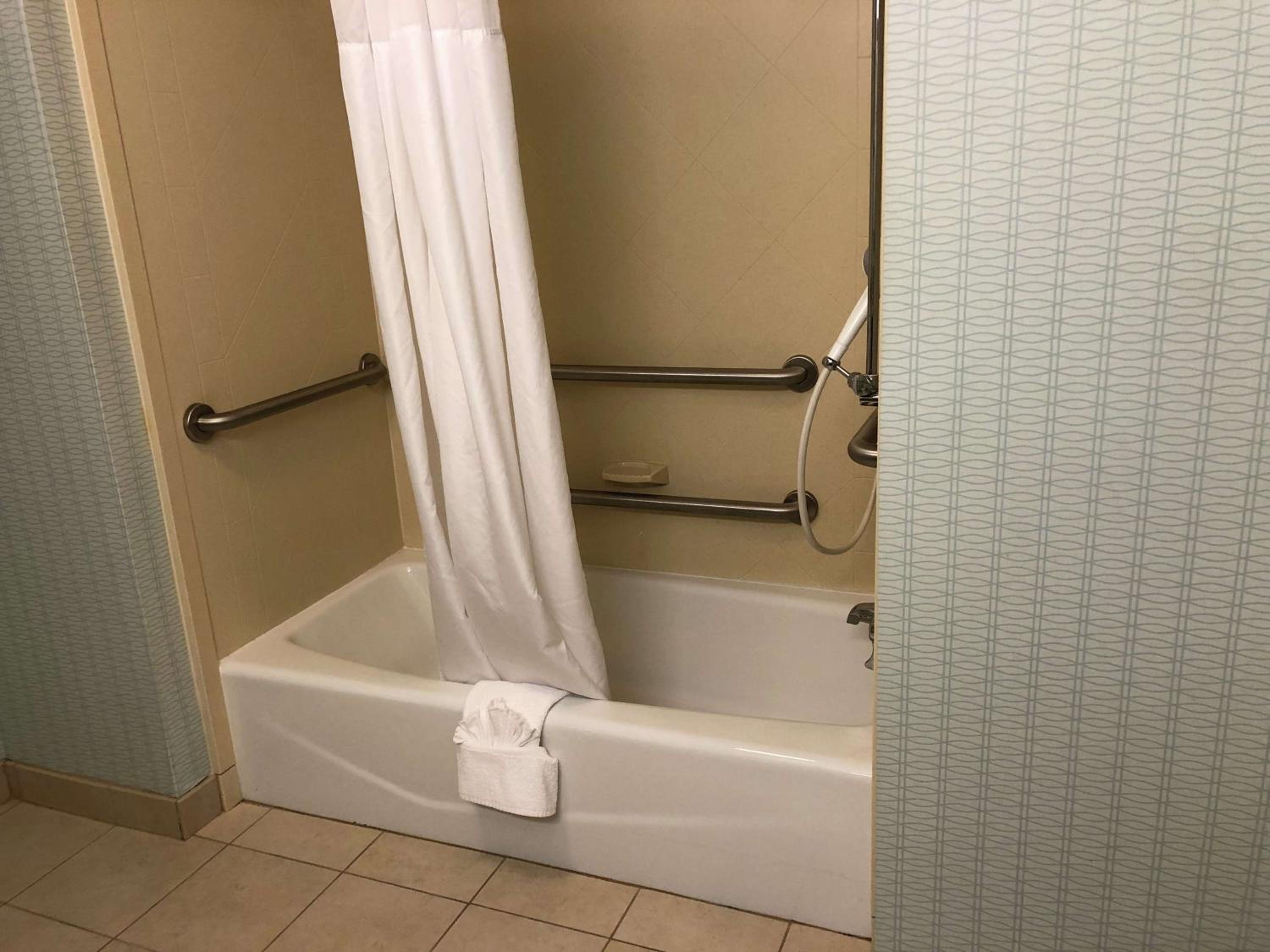 King Room with Accessible Tub - Mobility and Hearing Access/Non-Smoking - Photo 6
