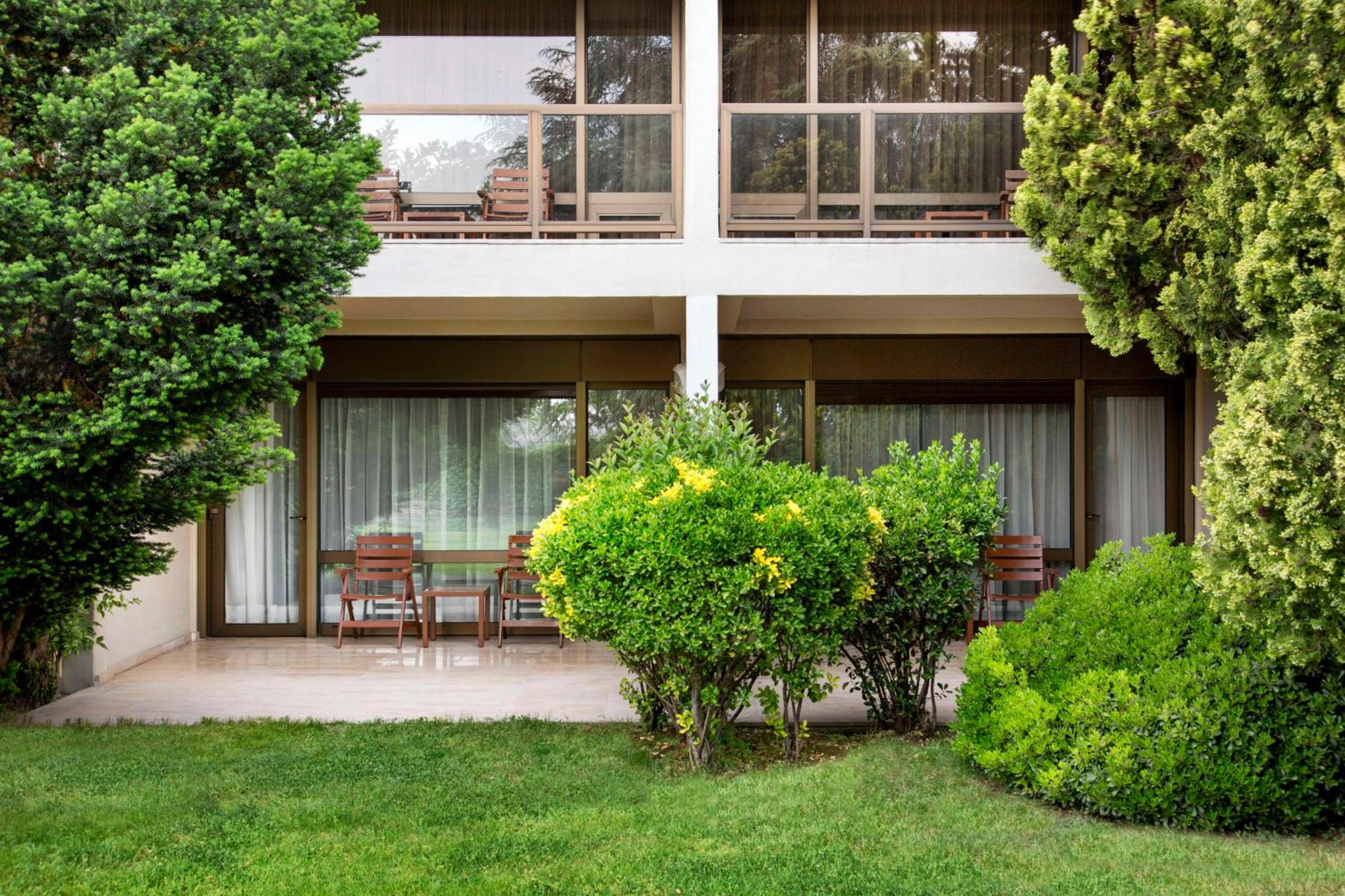 King Family Garden Room with Terrace