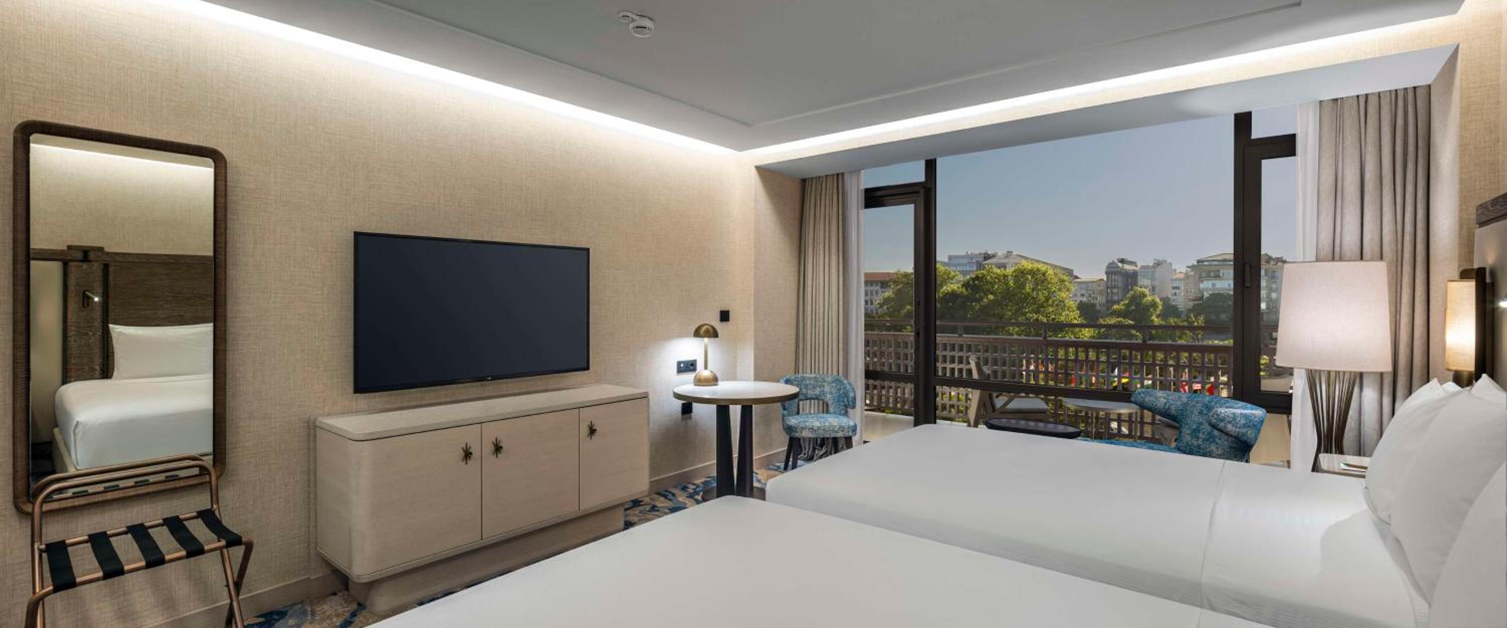 Executive Double Room with Two Double Beds and City View