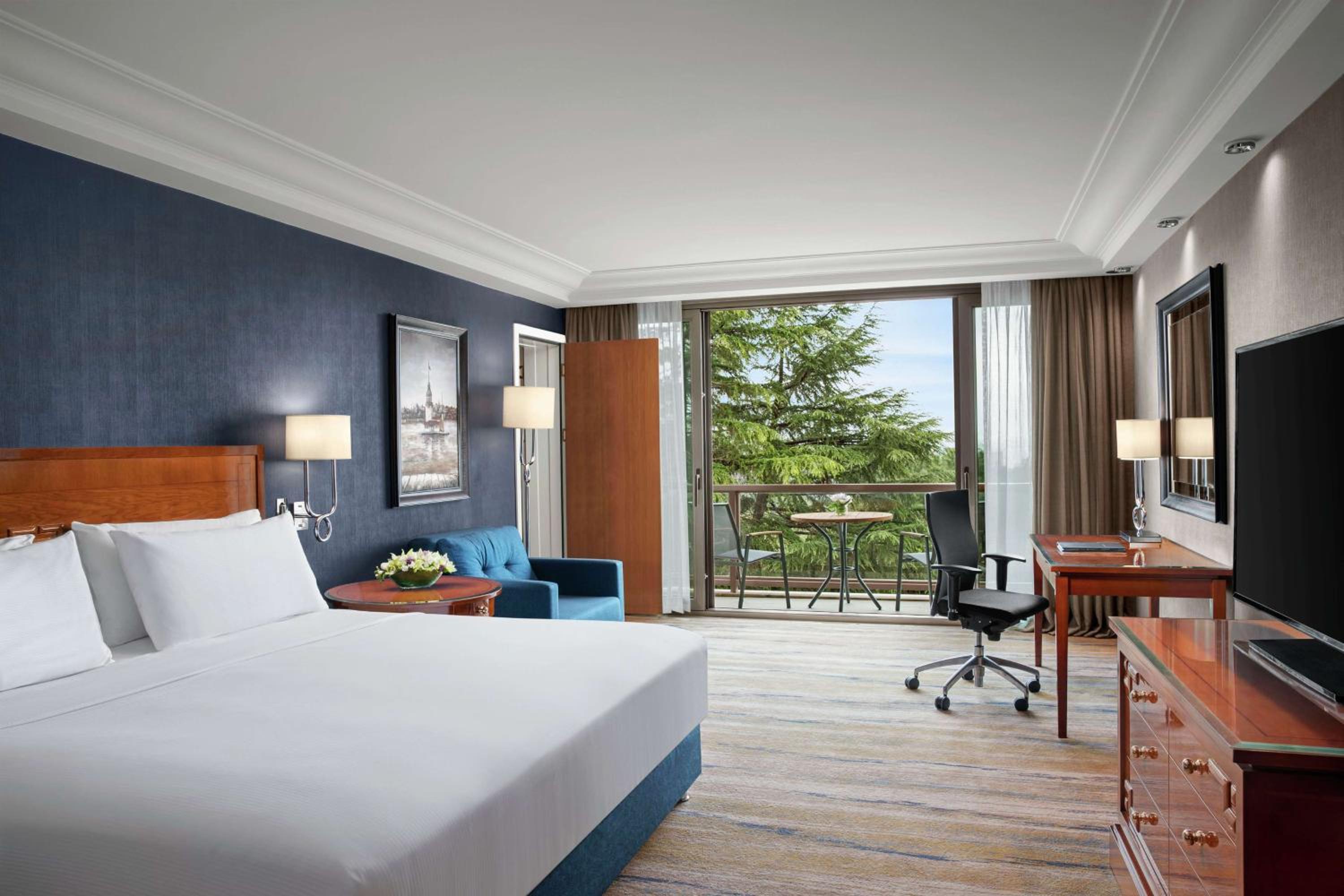 Family Garden Suite with Balcony and Executive Lounge Access