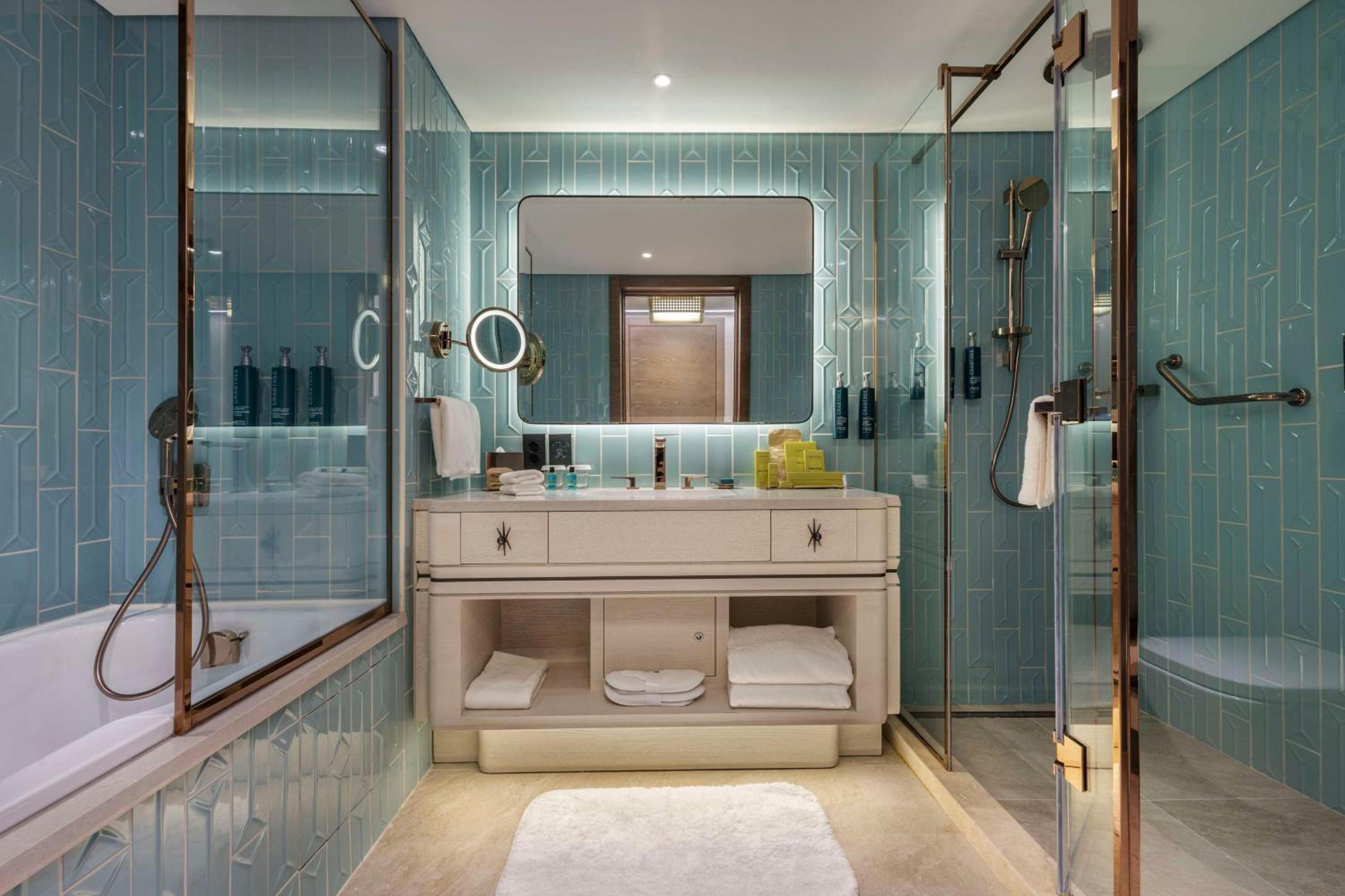 Executive Suite with Kitchenette and Bosphorus View thumbnail 6